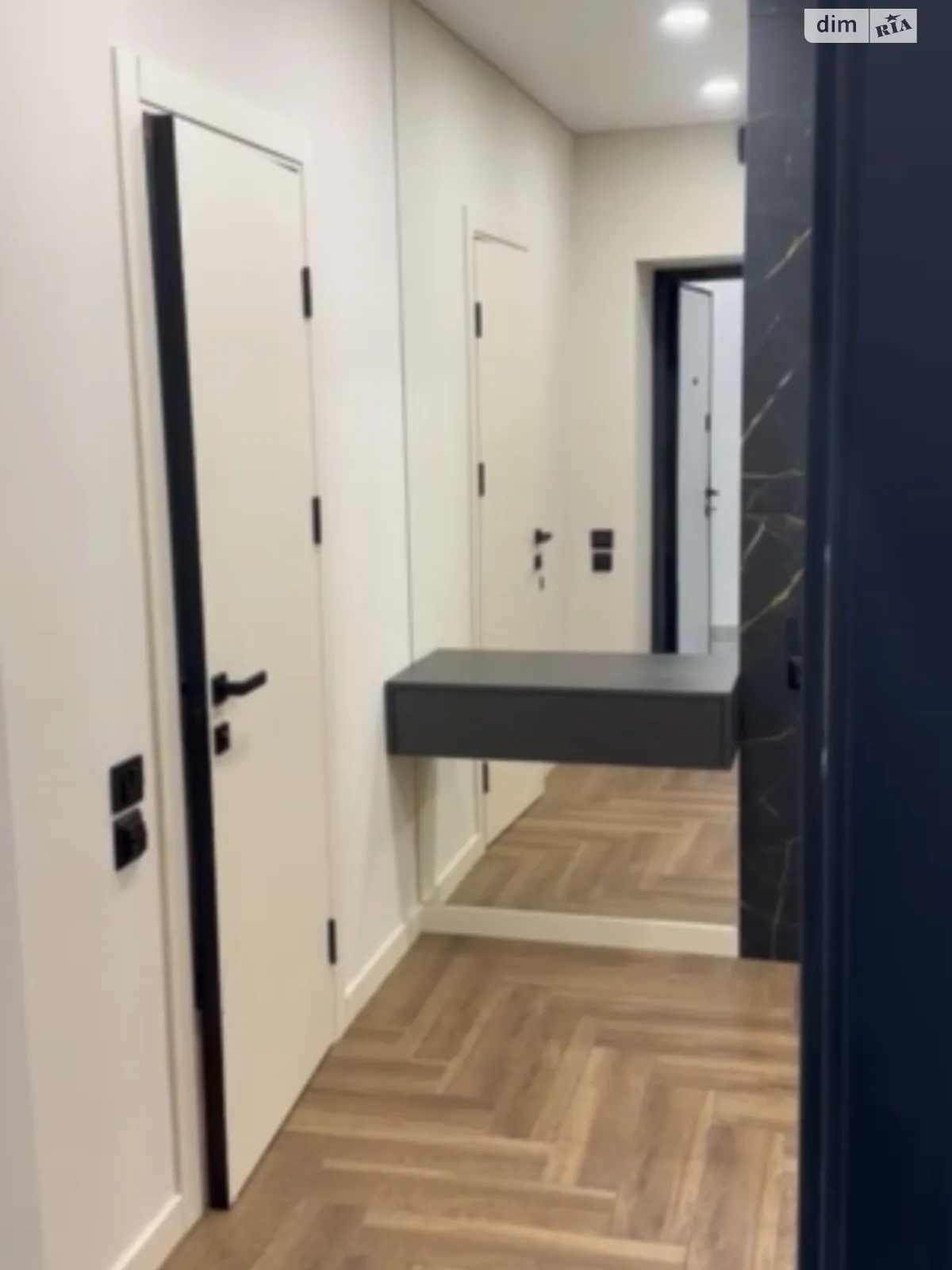 Продается 1-комнатная квартира 41 кв. м в Ужгороде, ул. Тлехаса, 19 корпус 3 - фото 1