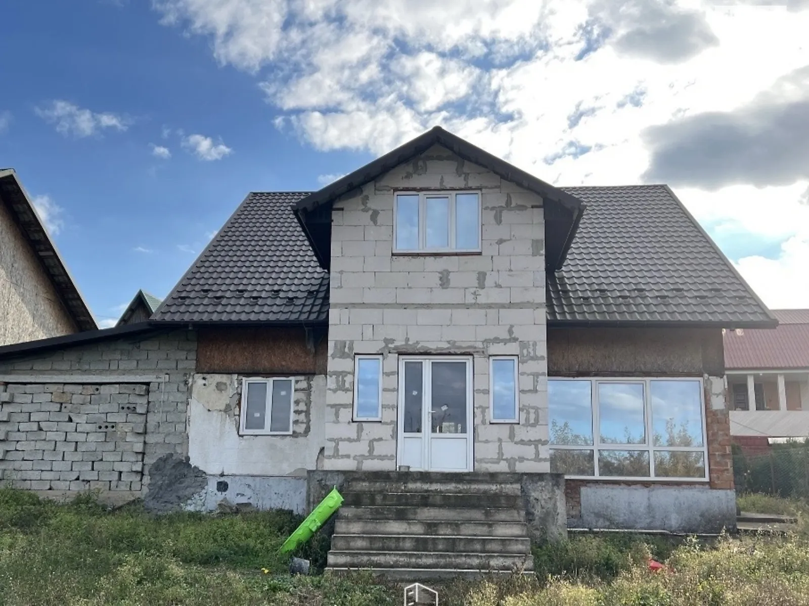 Продается дом на 2 этажа 169 кв. м с бассейном, цена: 25000 $ - фото 1