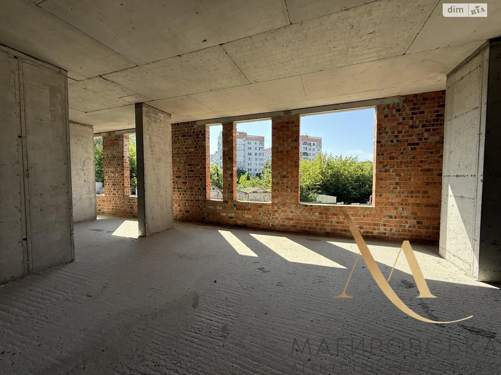 Продается офис 129 кв. м в бизнес-центре, цена: 105000 $ - фото 1