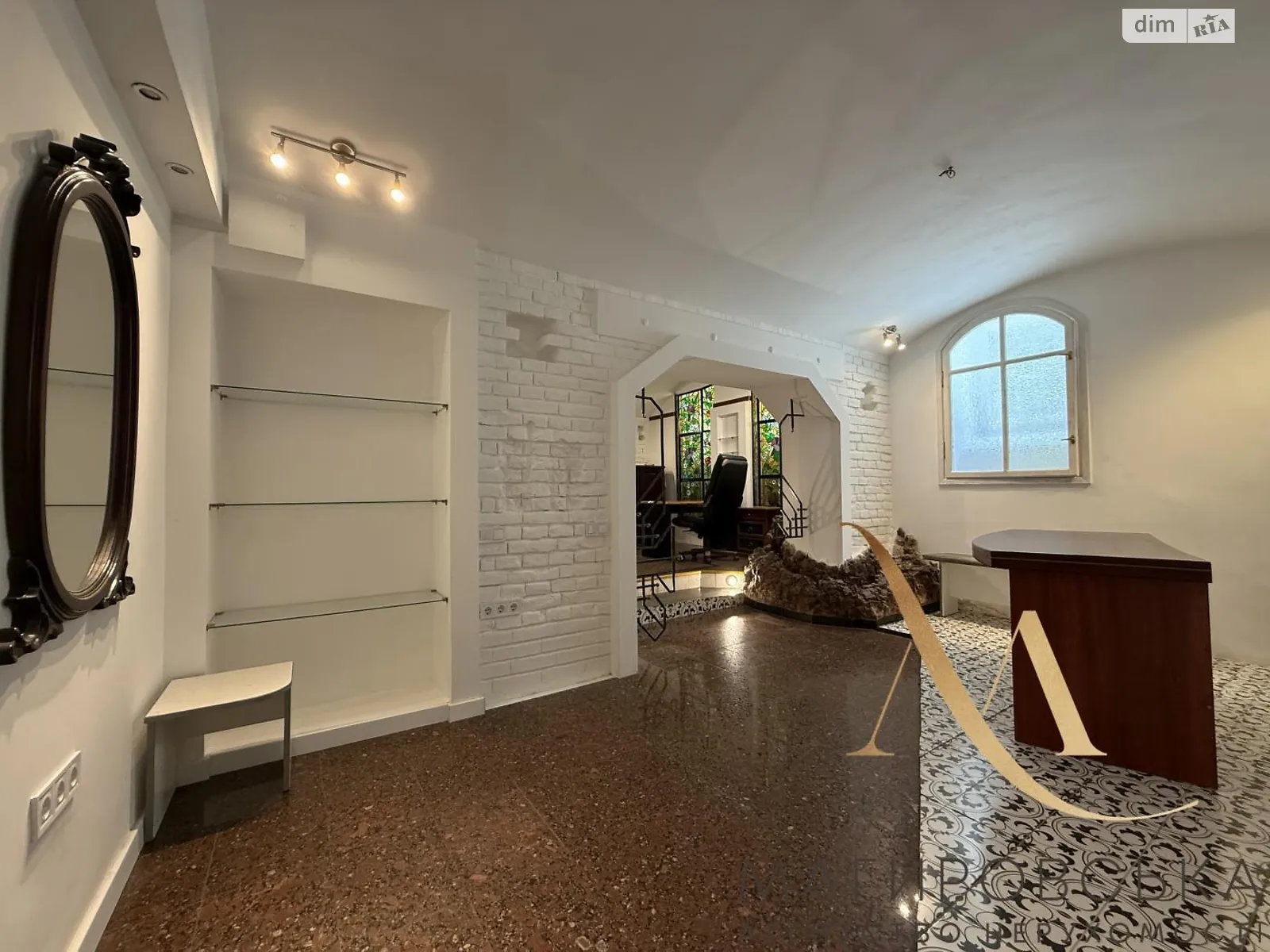 Продается офис 87.4 кв. м в бизнес-центре, цена: 99000 $ - фото 1