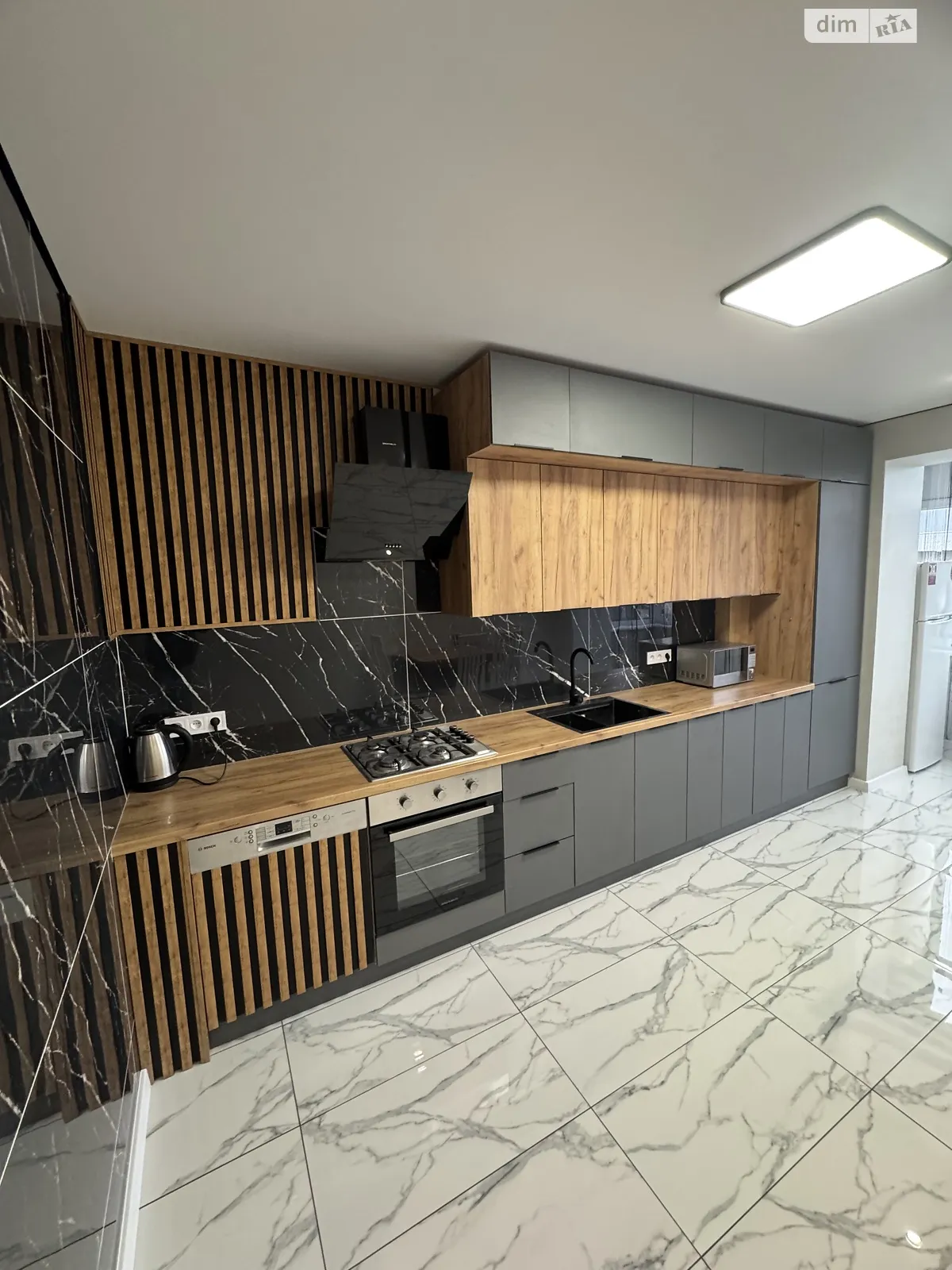 Сдается в аренду 1-комнатная квартира 44.3 кв. м в Ивано-Франковске, ул. Высочана Семена, 18 корпус 20 - фото 1