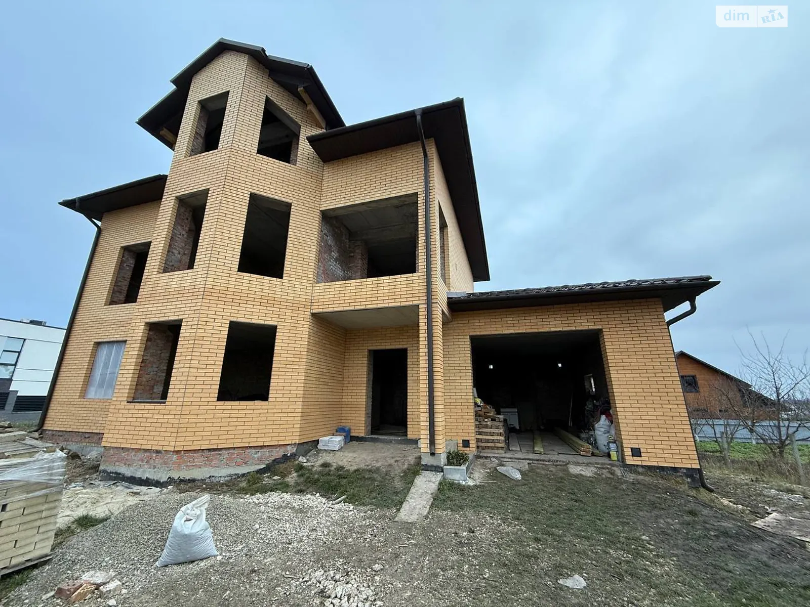 Продается дом на 2 этажа 290 кв. м с террасой, цена: 130000 $ - фото 1