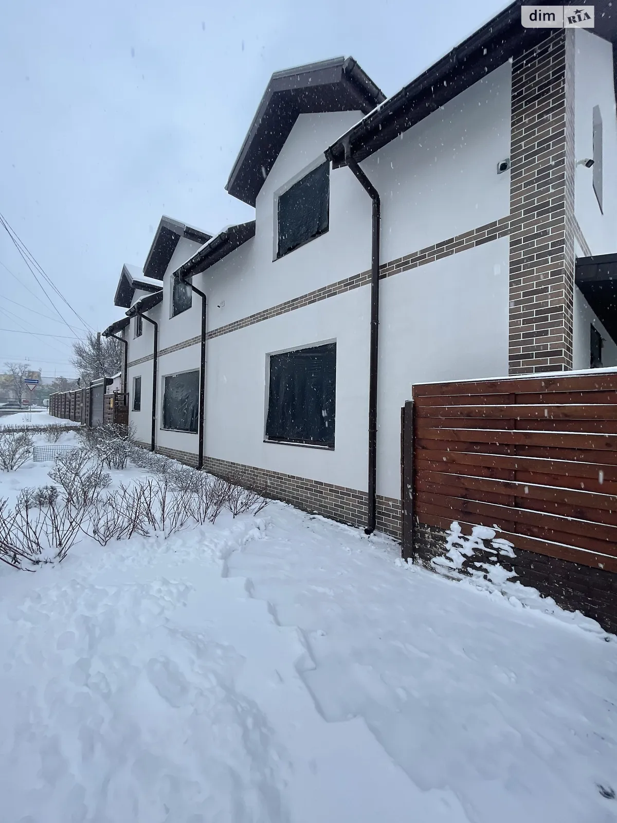 Продается дом на 2 этажа 192 кв. м с садом, цена: 143000 $ - фото 1