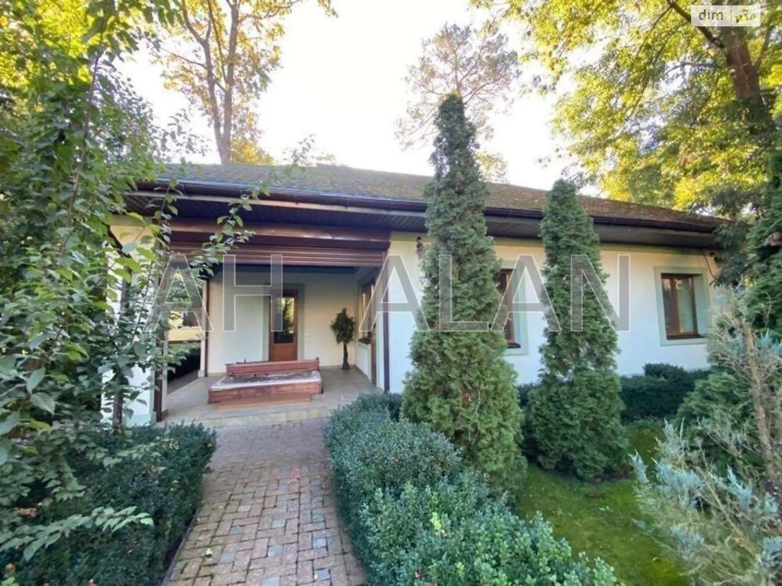 Сдается в аренду дом на 2 этажа 450 кв. м с верандой, ул. Кленовая - фото 1