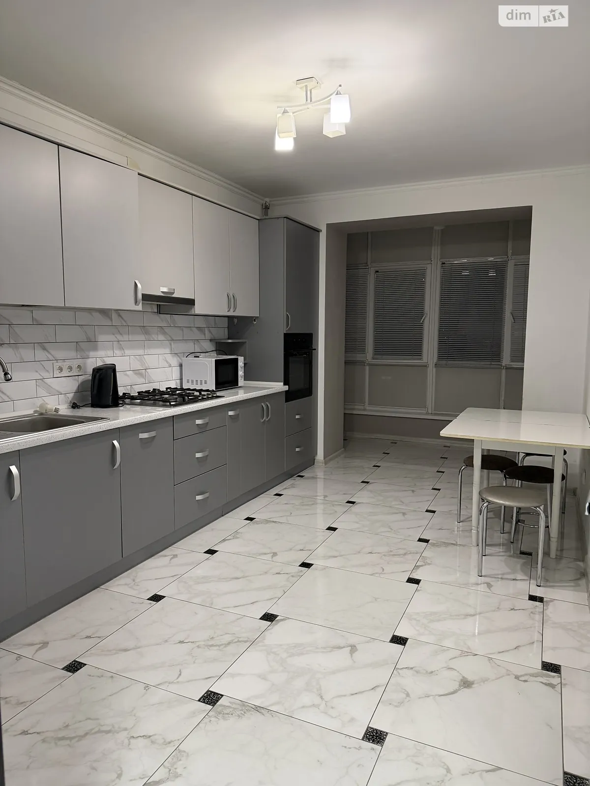 Продается 1-комнатная квартира 43.2 кв. м в Ивано-Франковске, ул. Бельведерська, 35 - фото 1