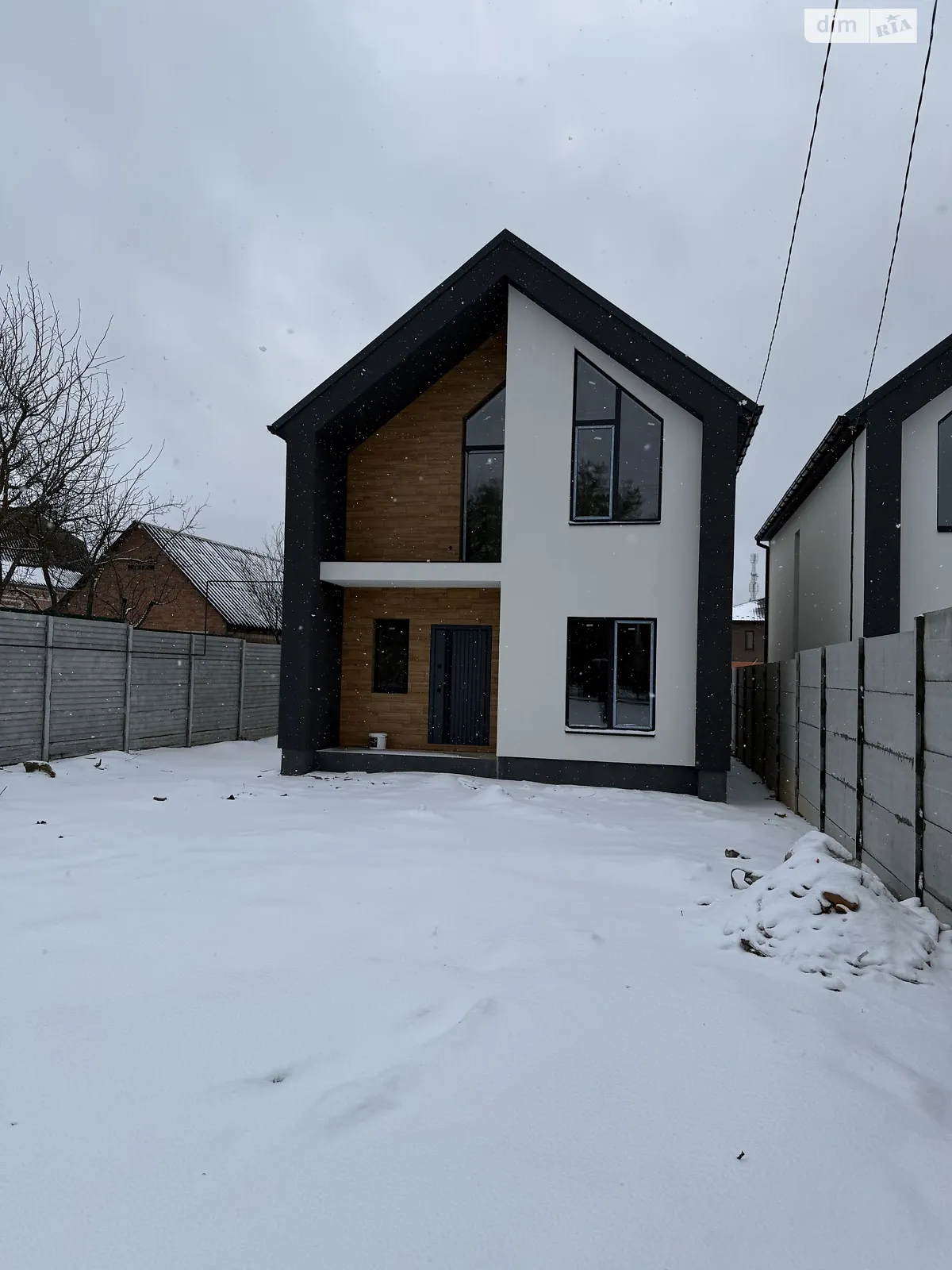 Продается дом на 2 этажа 117 кв. м с балконом, цена: 100000 $ - фото 1