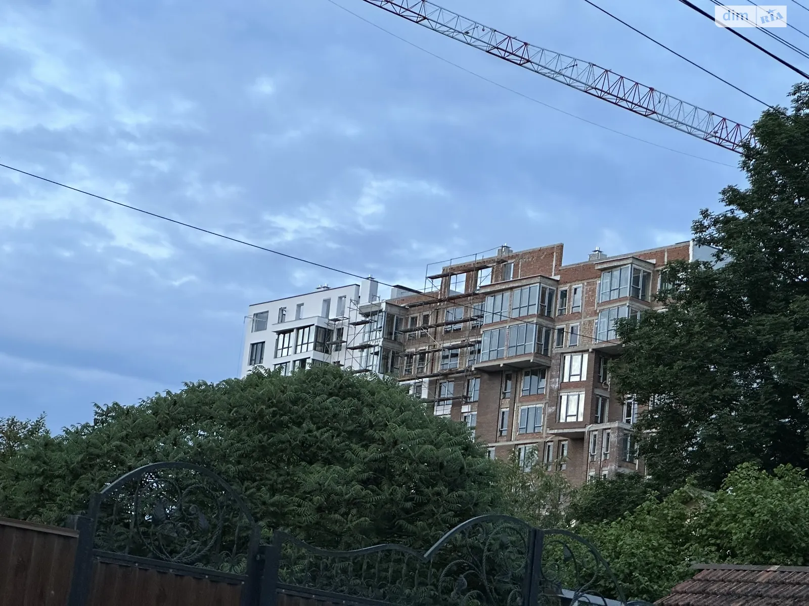 Продается 3-комнатная квартира 82.2 кв. м в Черновцах, ул. Каневская, 23А - фото 1