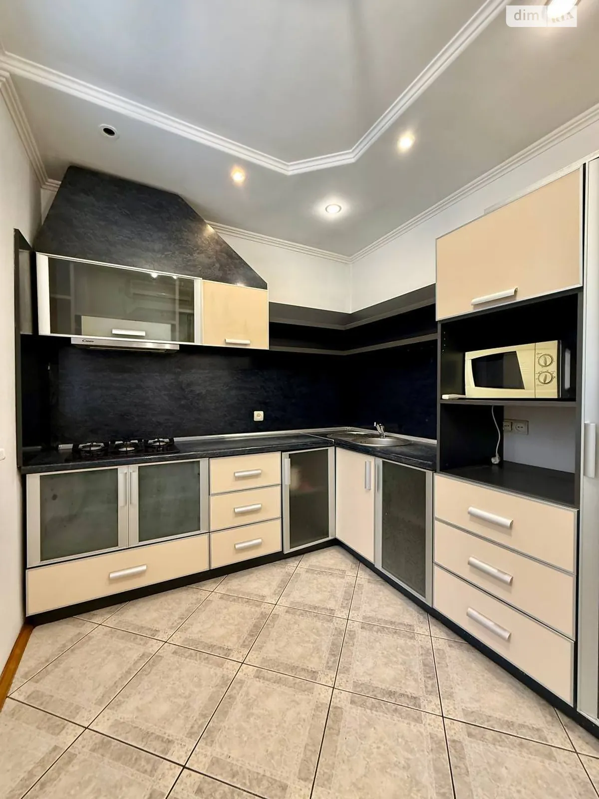 Здається в оренду 3-кімнатна квартира 90 кв. м у, цена: 400 $ - фото 1