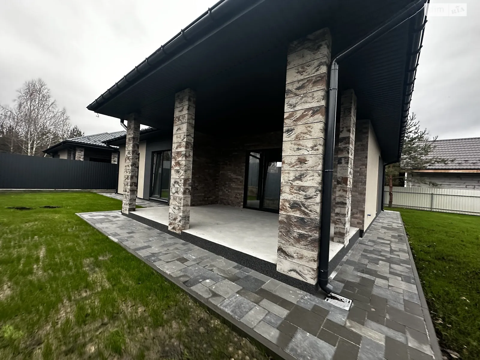 Продається одноповерховий будинок 128 кв. м з каміном, цена: 145000 $ - фото 1