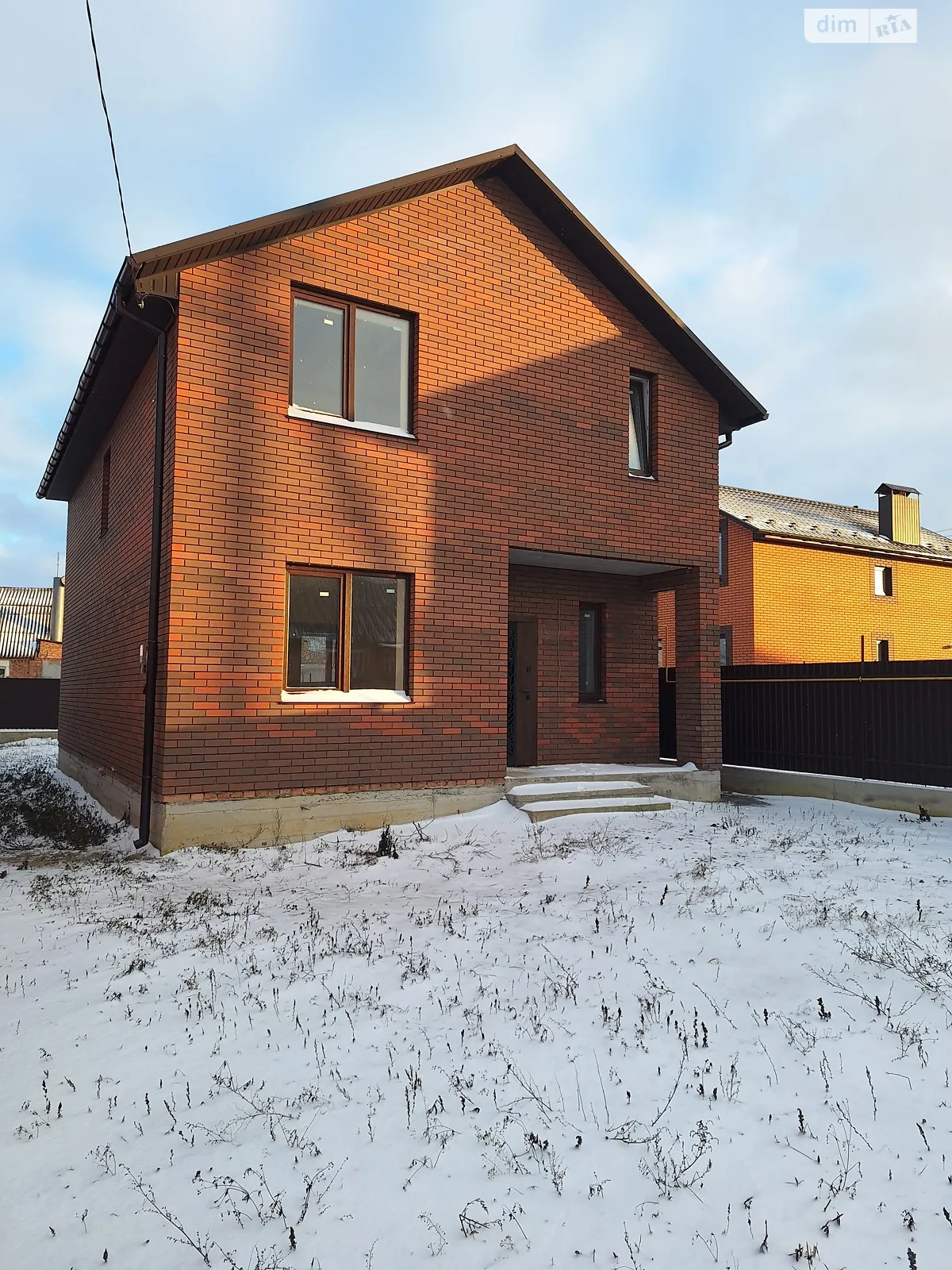 Продается дом на 2 этажа 120 кв. м с бассейном, цена: 92000 $ - фото 1