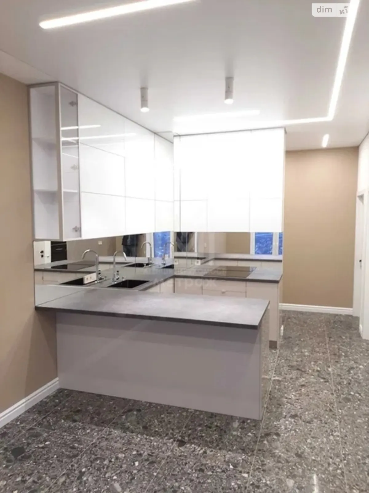 Продается 1-комнатная квартира 62.4 кв. м в Харькове, ул. Студенческая, 22 - фото 1