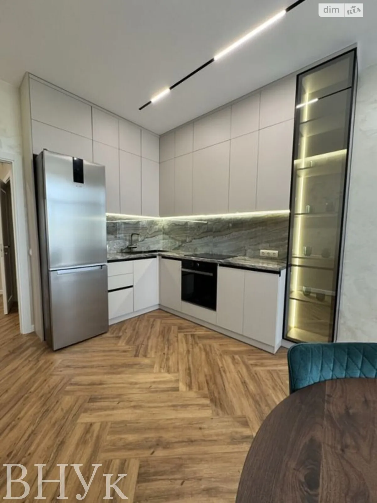 Продается 1-комнатная квартира 64.9 кв. м в Ужгороде, ул. Капушанская(Победы) - фото 1