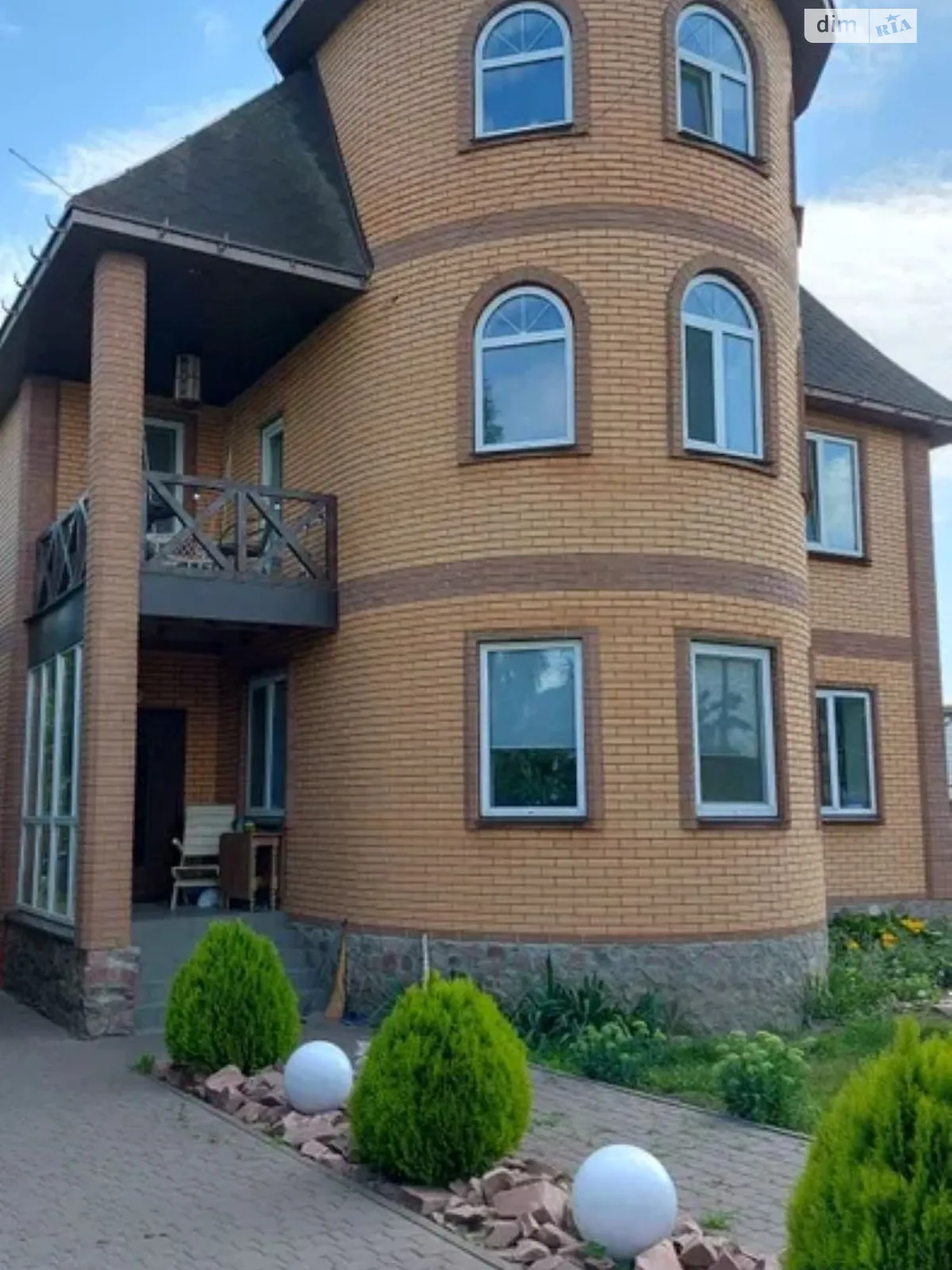 Продается дом на 3 этажа 215 кв. м с верандой, цена: 320000 $ - фото 1