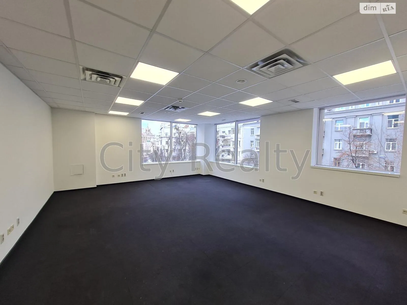 Сдается в аренду офис 288 кв. м в бизнес-центре, цена: 6336 $ - фото 1