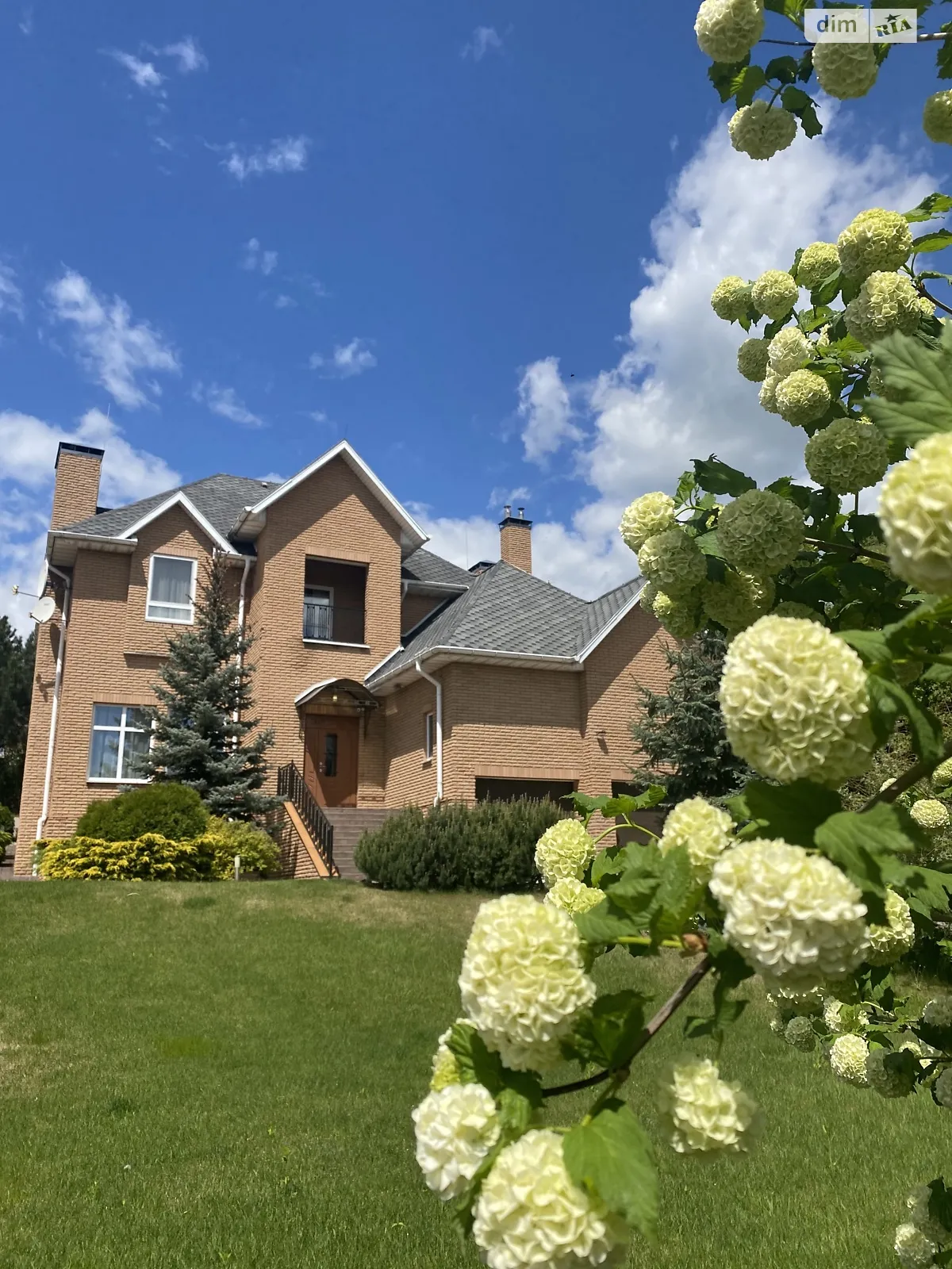 Сдается в аренду дом на 2 этажа 320 кв. м с верандой, цена: 3900 $ - фото 1