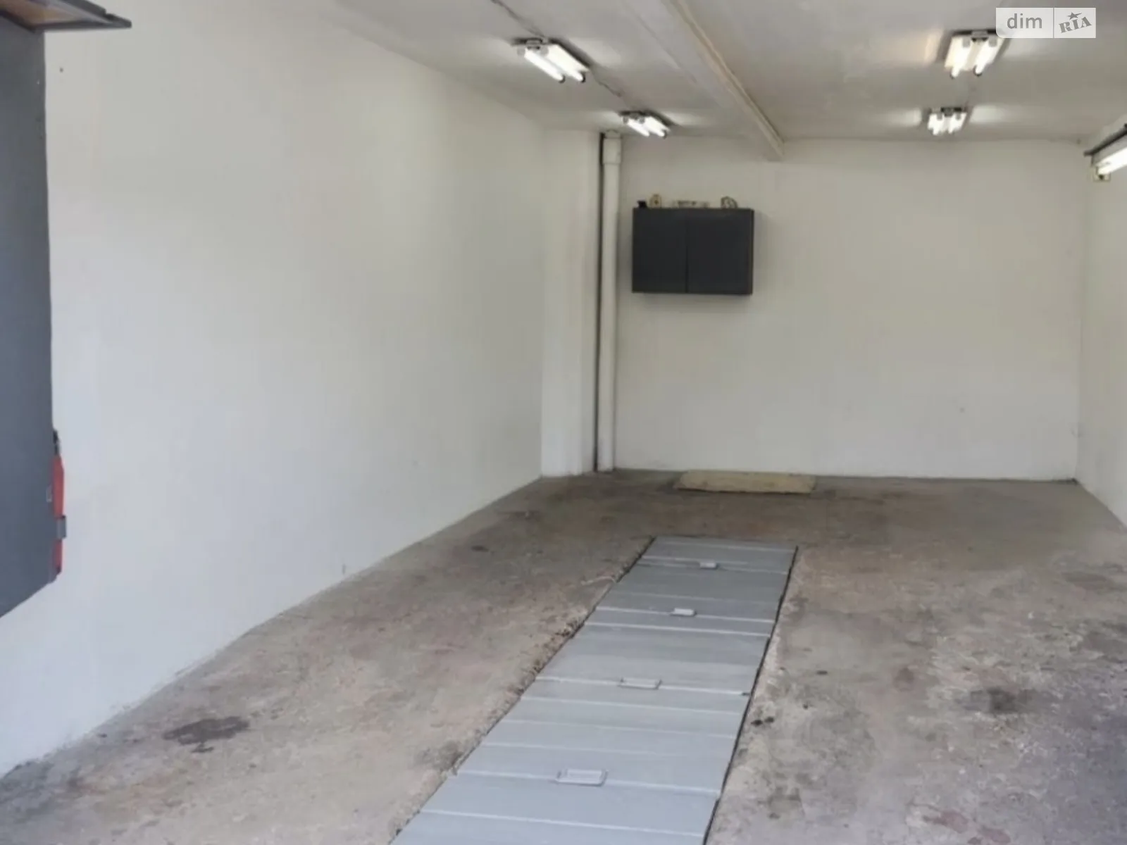 Сдается в аренду отдельно стоящий гараж универсальный на 17.5 кв. м, цена: 3000 грн - фото 1