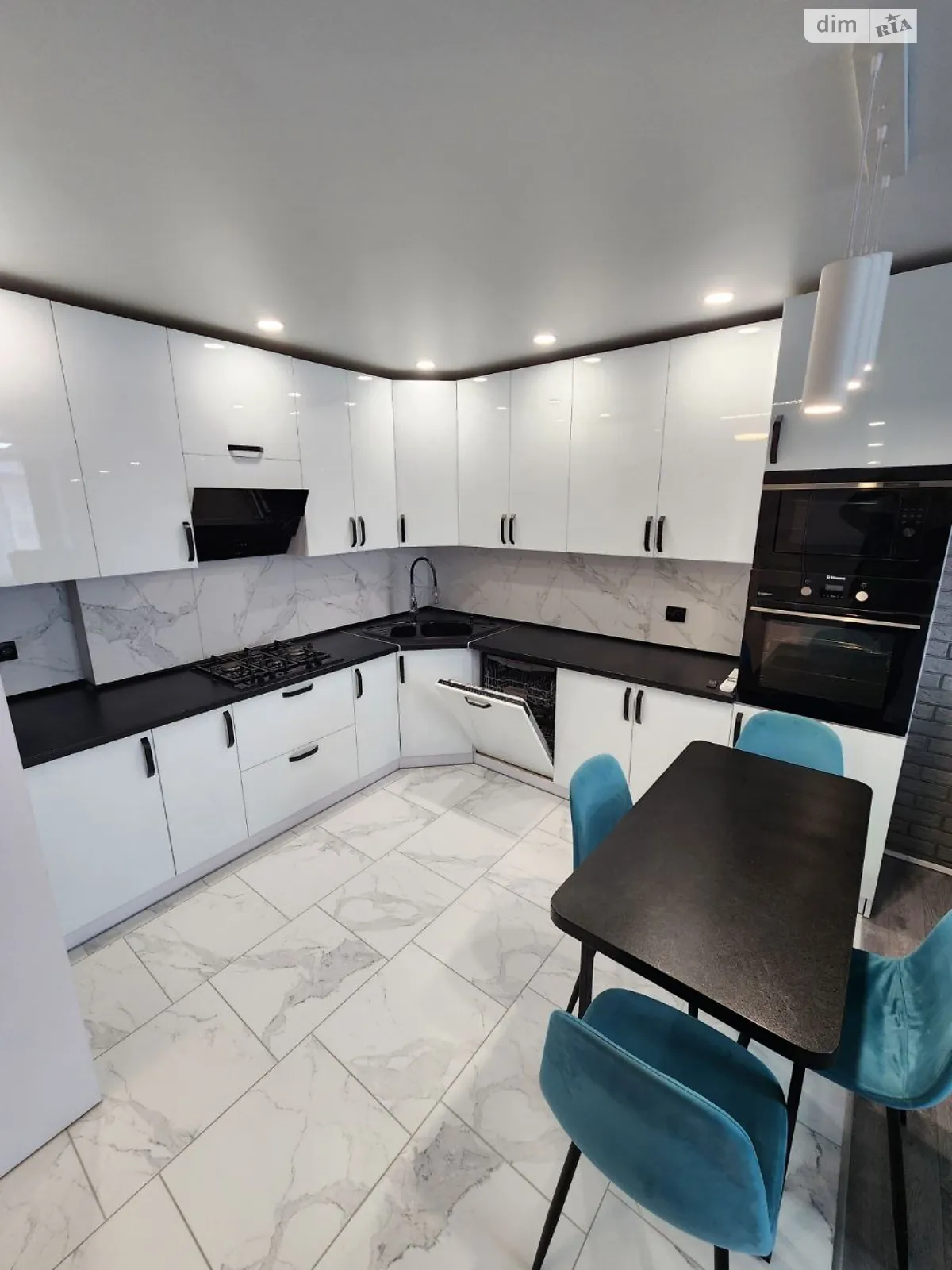 2-кімнатна квартира 81 кв. м у Тернополі, просп. Злуки - фото 1