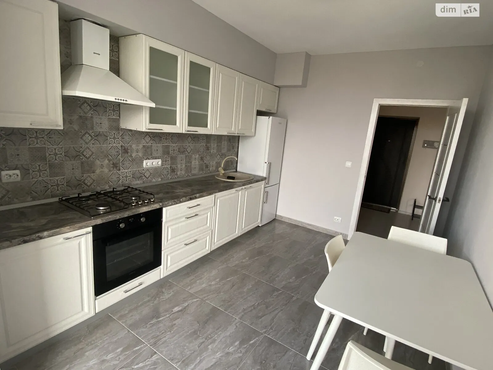 Сдается в аренду 1-комнатная квартира 45 кв. м в Ужгороде, ул. Таможенная, 25Г - фото 1