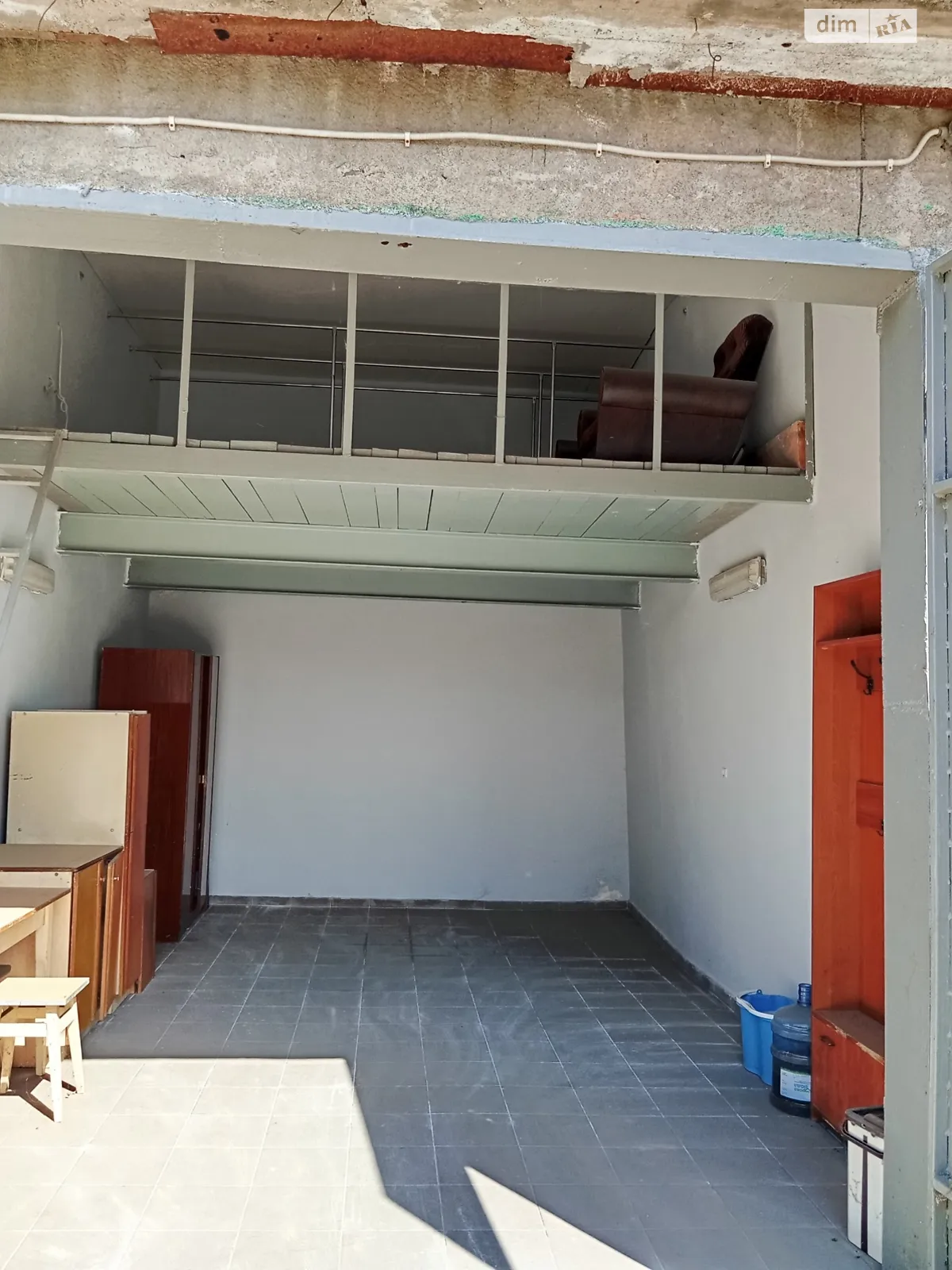 Продается место в гаражном кооперативе под легковое авто на 21.7 кв. м, цена: 10000 $ - фото 1