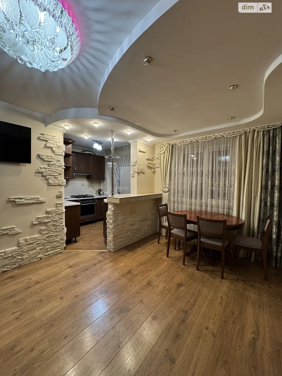 Продається 3-кімнатна квартира 52 кв. м у Рівному, просп. Генерала Безручка - фото 1