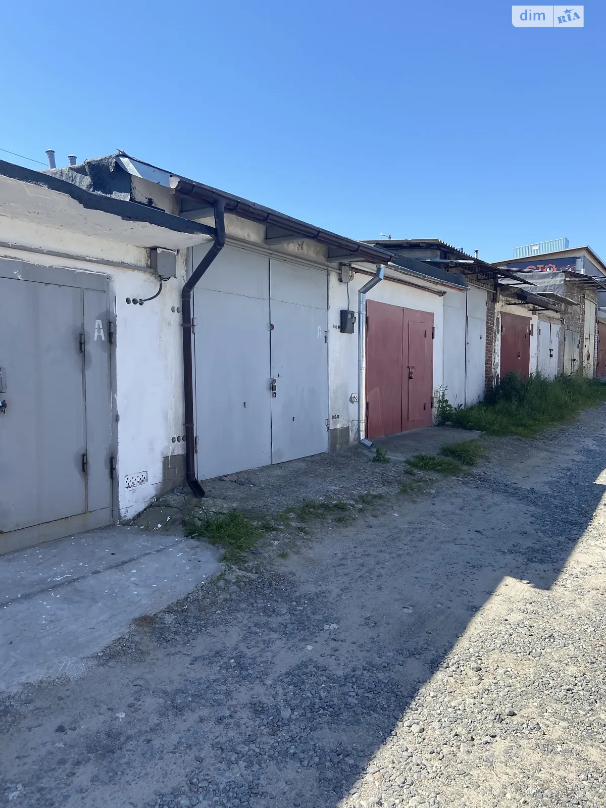 Сдается в аренду место в гаражном кооперативе под легковое авто на 20 кв. м, цена: 3000 грн - фото 1