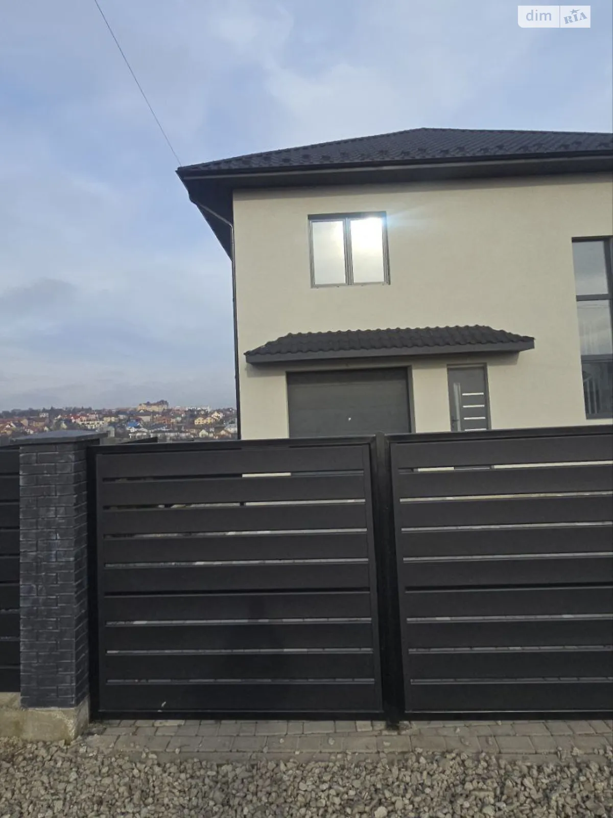 Продается дом на 2 этажа 220 кв. м с гаражом, цена: 230000 $ - фото 1