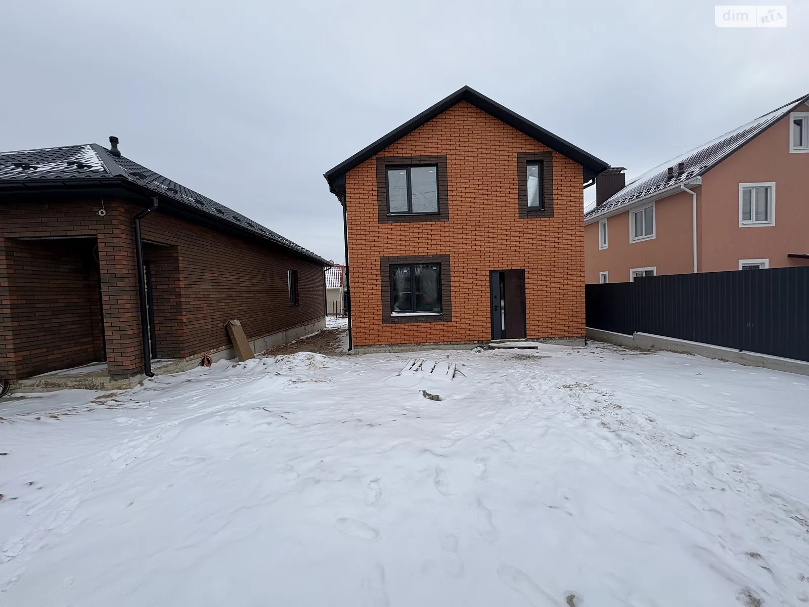 Продается дом на 2 этажа 105 кв. м с бассейном, цена: 98000 $ - фото 1