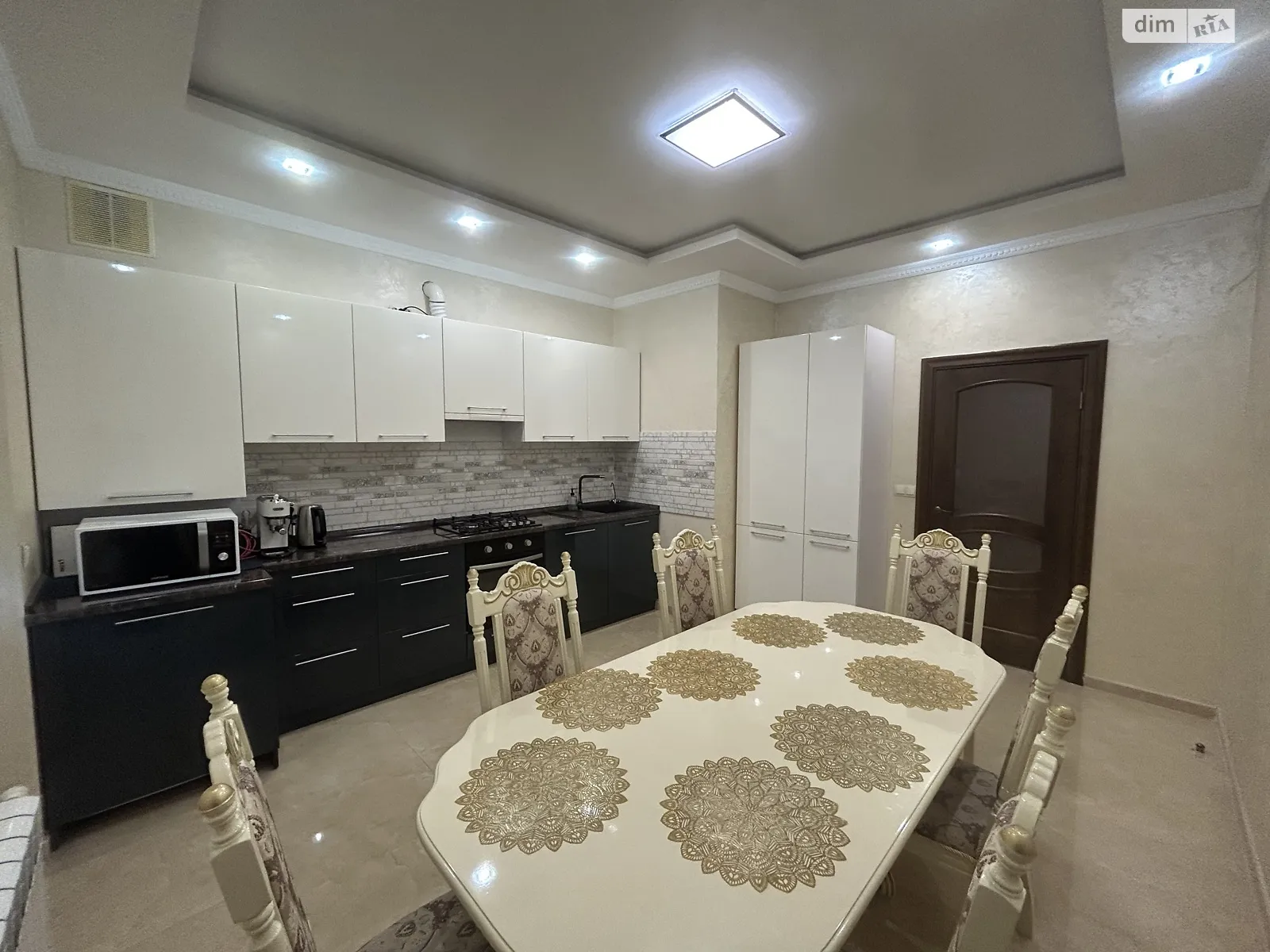 Продається 3-кімнатна квартира 104.6 кв. м у Минаї, пров. Парковий - фото 1