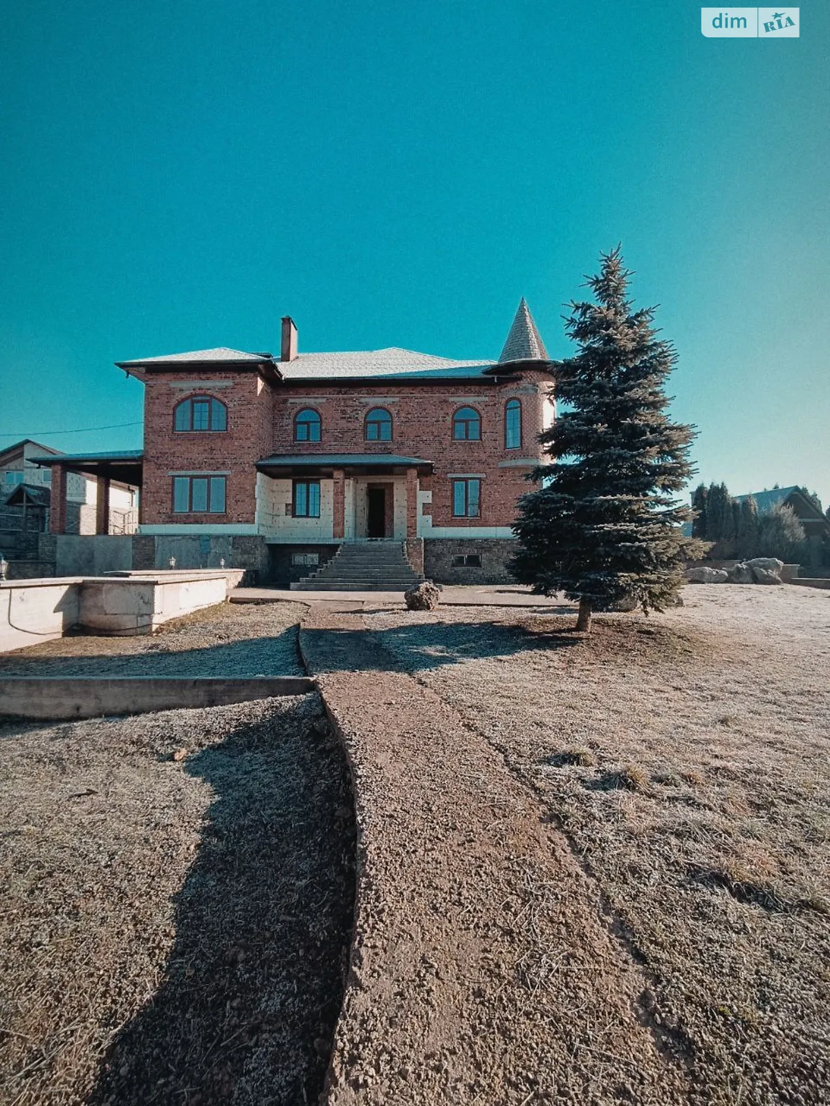 Продается дом на 2 этажа 224 кв. м с гаражом, цена: 177000 $ - фото 1