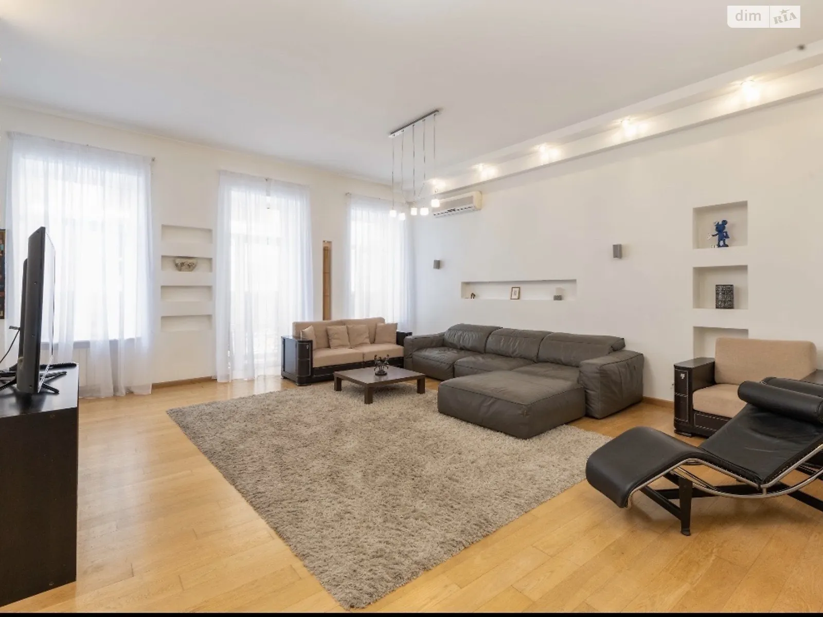 Сдается в аренду 4-комнатная квартира 130 кв. м в Киеве, ул. Круглоуниверситетская, 6 - фото 1