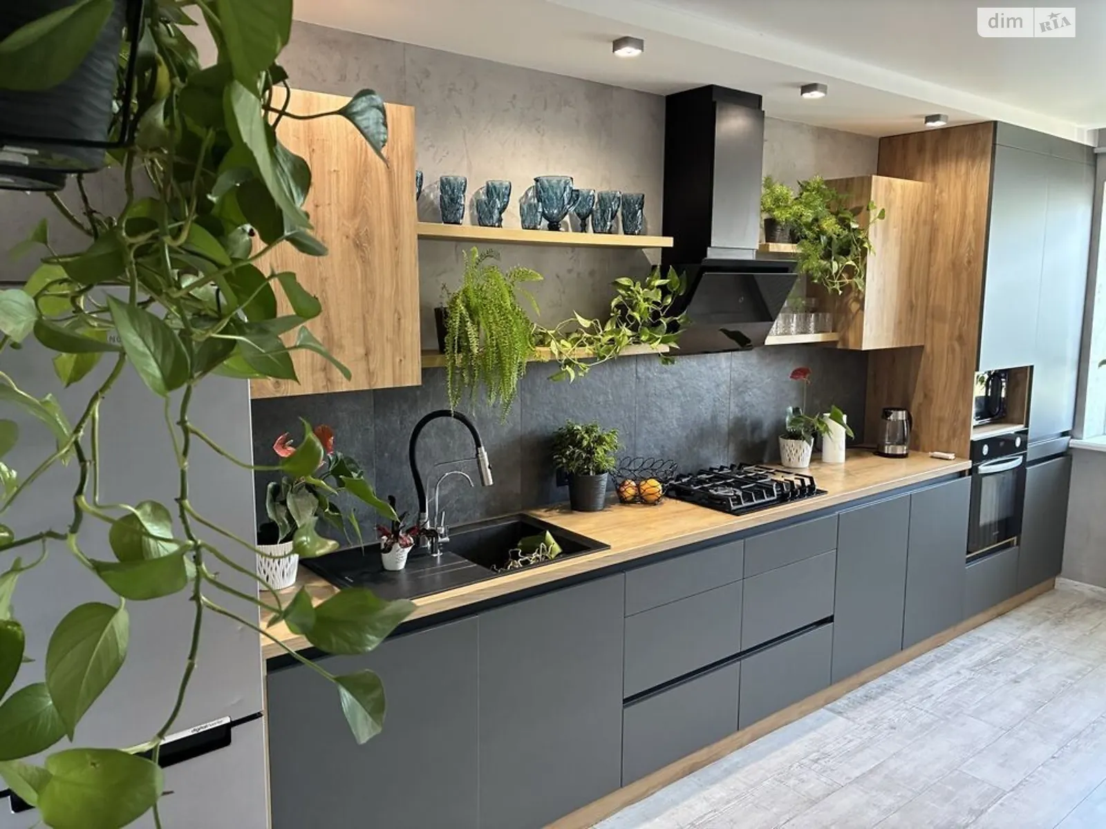 Продается 3-комнатная квартира 100 кв. м в Ровно, ул. Черновола Вячеслава, 91Н - фото 1