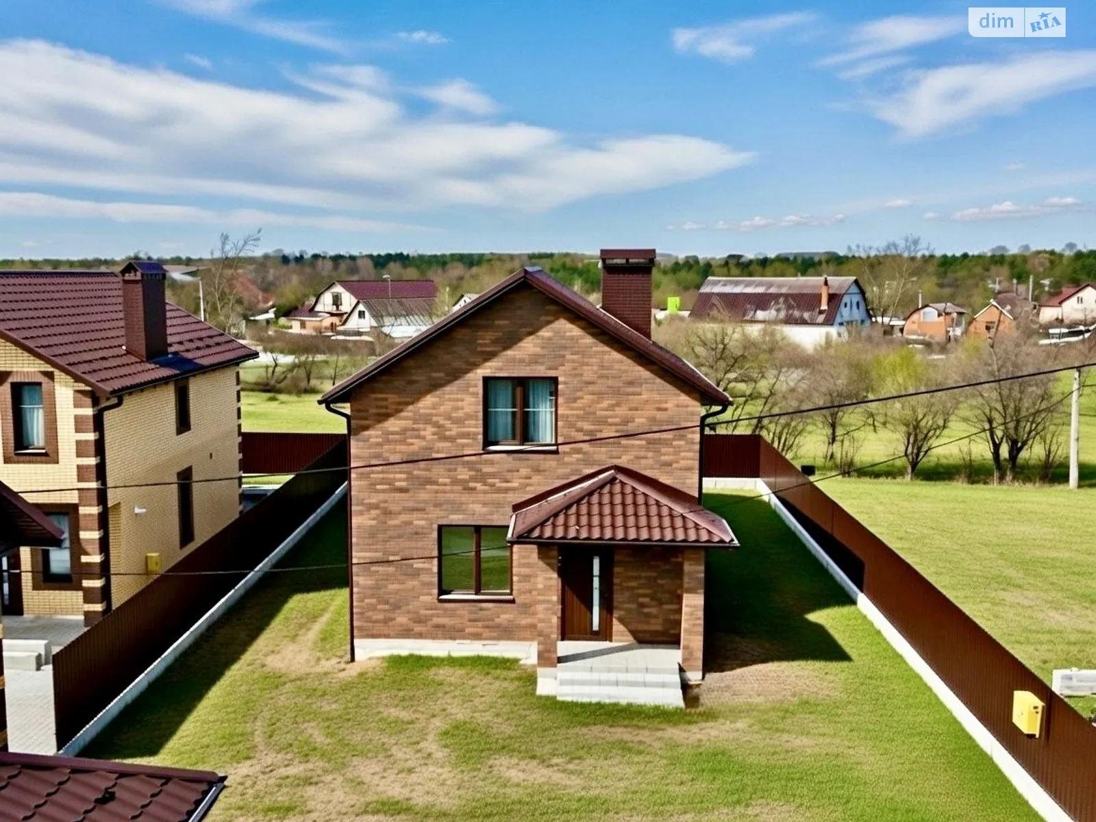 Продается дом на 2 этажа 120 кв. м с гаражом, цена: 92000 $ - фото 1