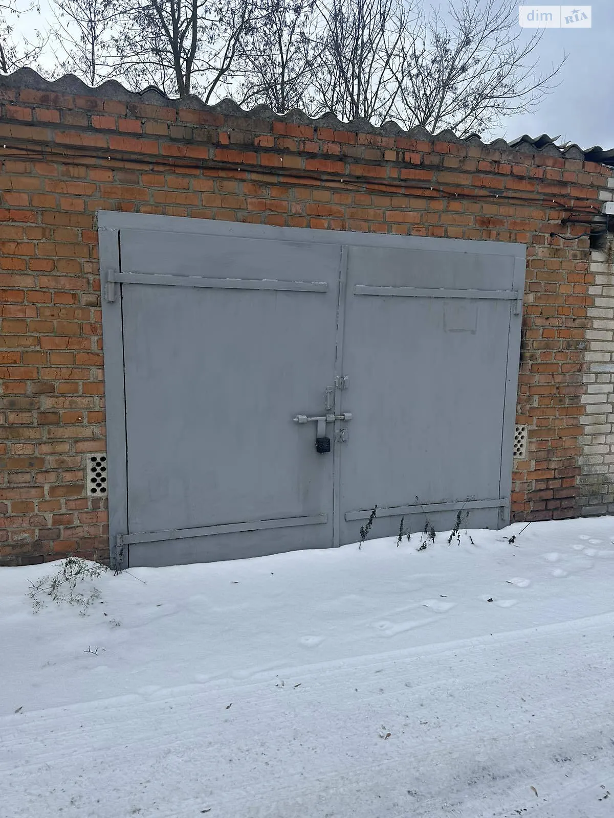 Сдается в аренду место в гаражном кооперативе под легковое авто на 24 кв. м, цена: 2500 грн - фото 1