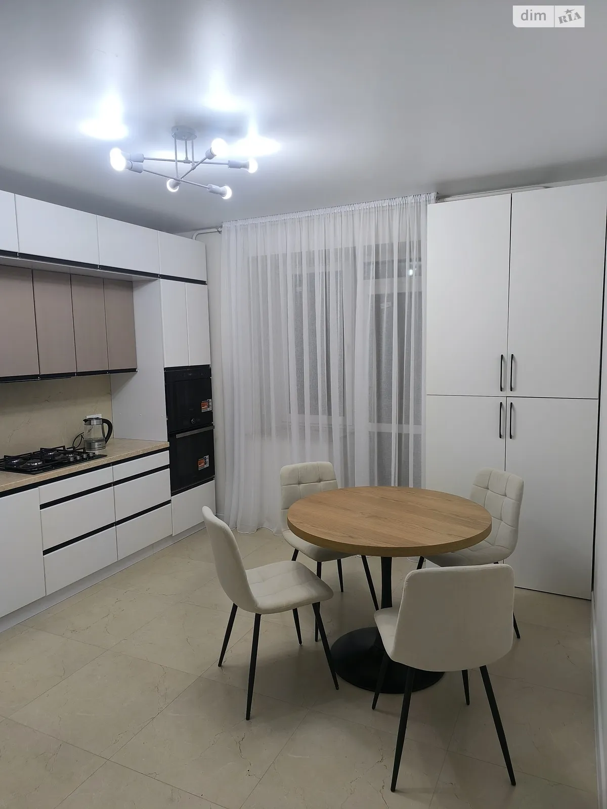 Сдается в аренду 2-комнатная квартира 69.8 кв. м в Львове, цена: 750 $ - фото 1