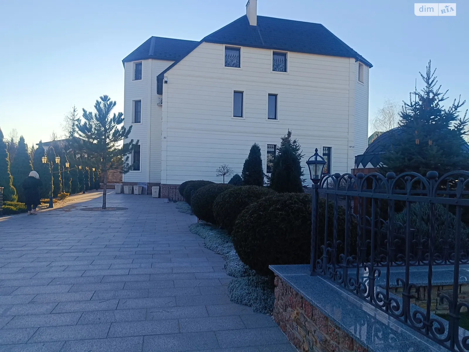 Продається будинок 3 поверховий 560 кв. м з каміном, цена: 2499999 $ - фото 1