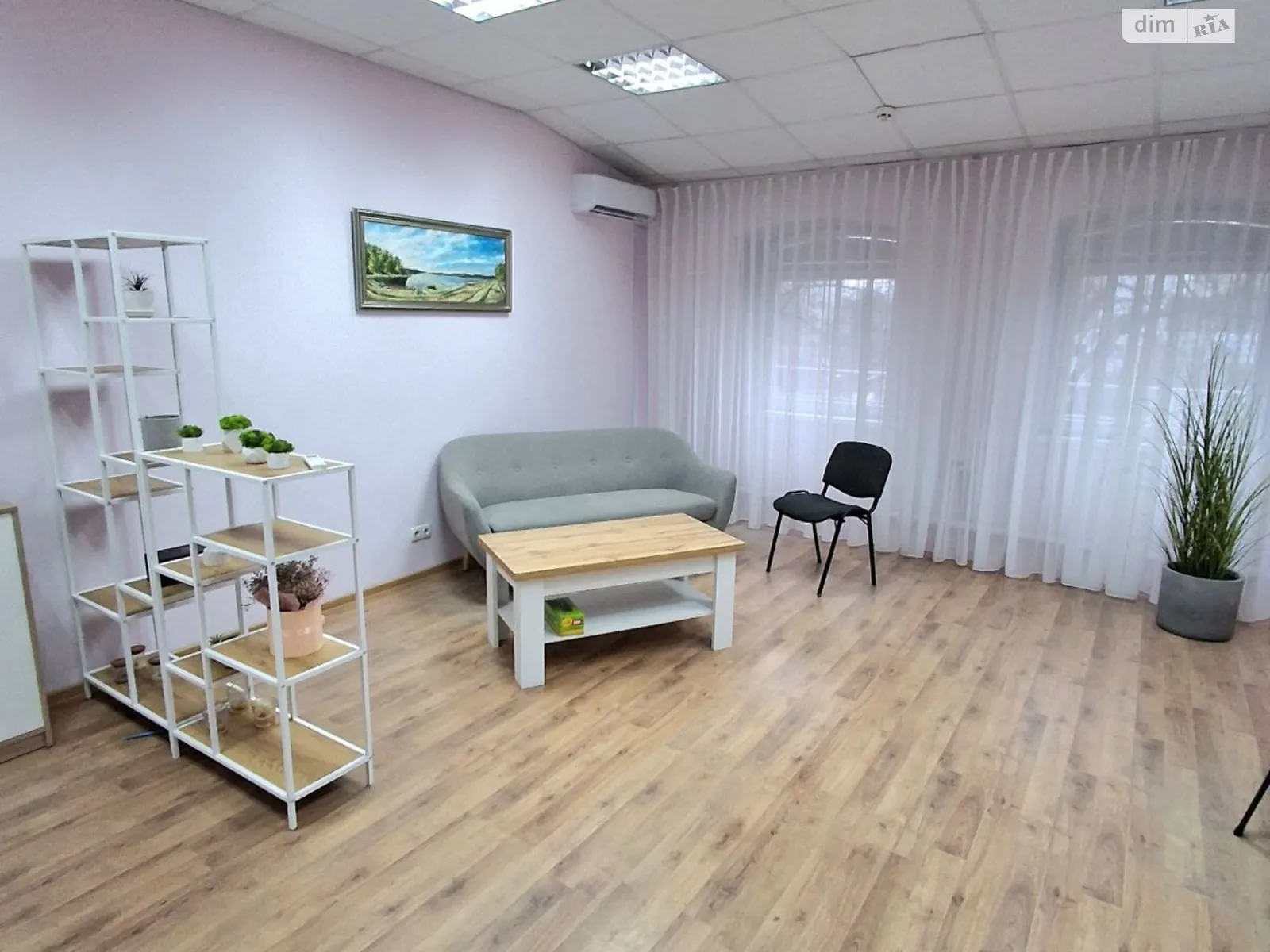 Сдается в аренду офис 26.9 кв. м в бизнес-центре, цена: 5500 грн - фото 1