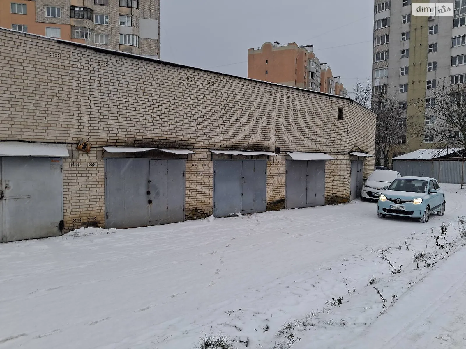 Сдается в аренду место в гаражном кооперативе под легковое авто на 20 кв. м, цена: 5000 грн - фото 1