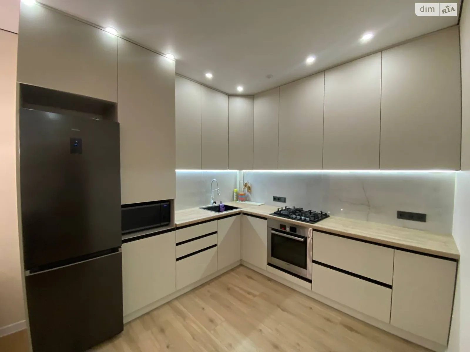 2-кімнатна квартира 70 кв. м у Тернополі, вул. Татарська - фото 1