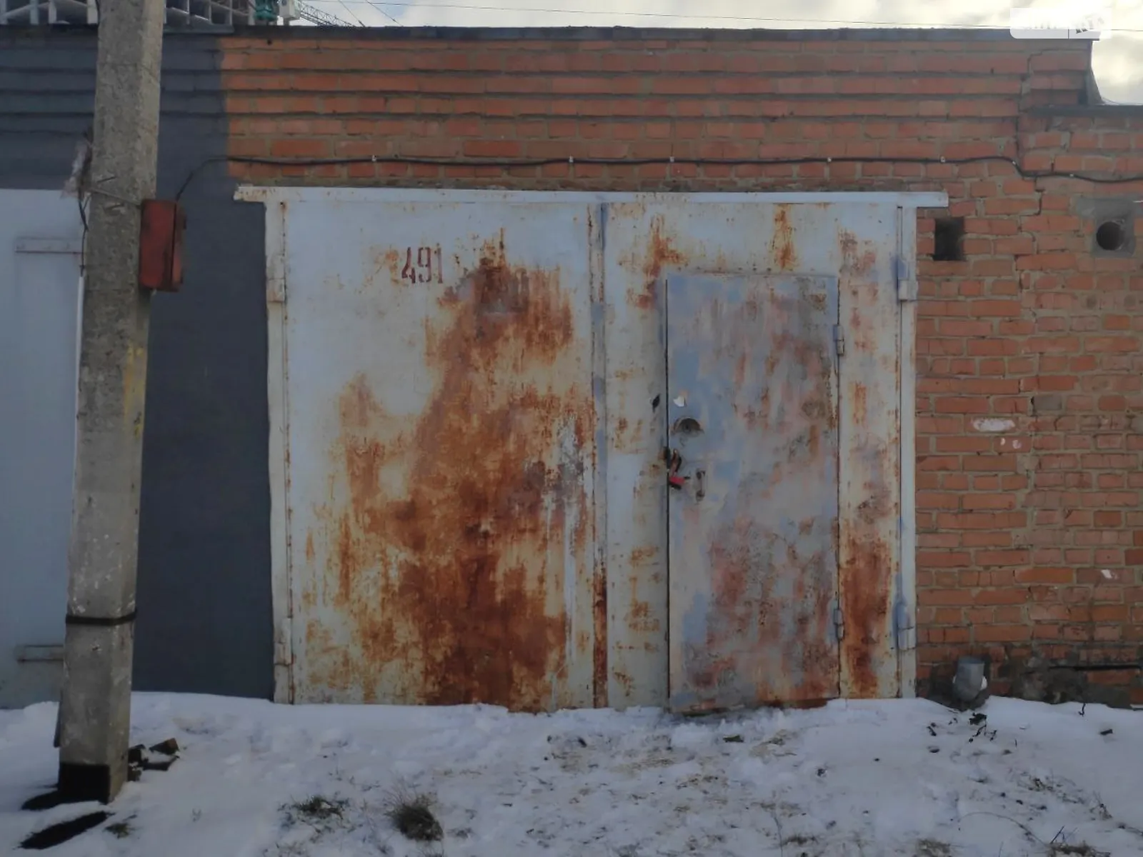 Сдается в аренду место в гаражном кооперативе под легковое авто на 21 кв. м, цена: 1100 грн - фото 1