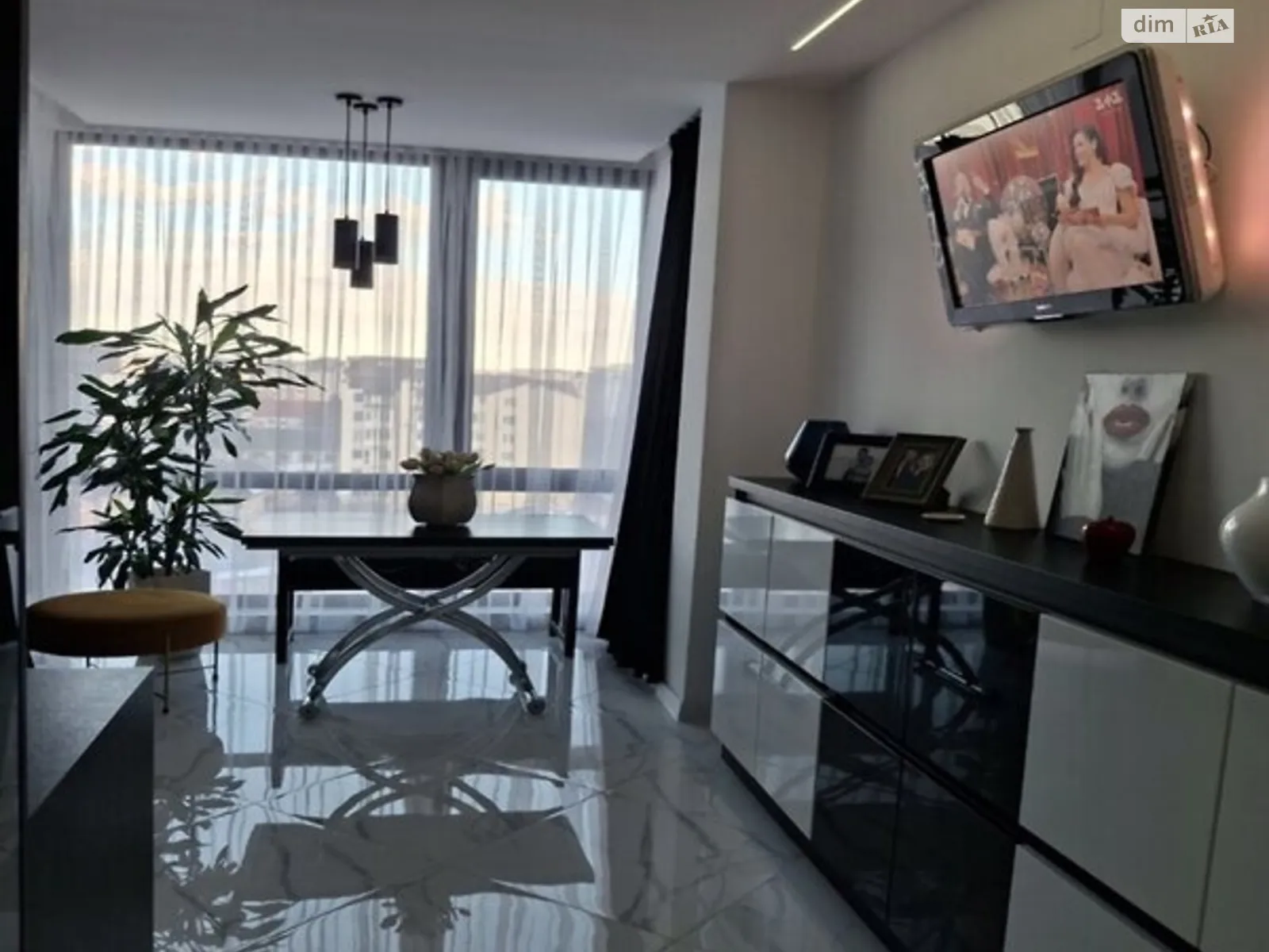 Продается 1-комнатная квартира 43 кв. м в Ивано-Франковске, ул. Ленкавского, 34 - фото 1