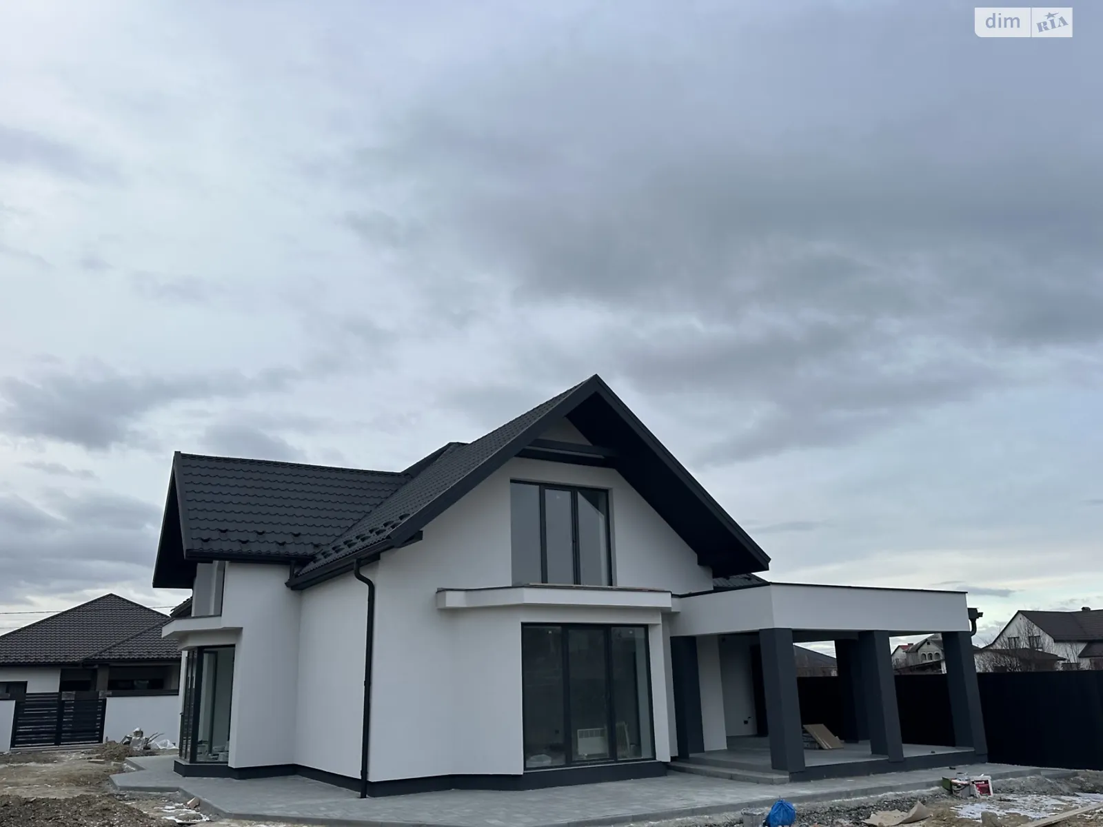 Продається будинок 2 поверховий 220 кв. м з гаражем, цена: 160000 € - фото 1