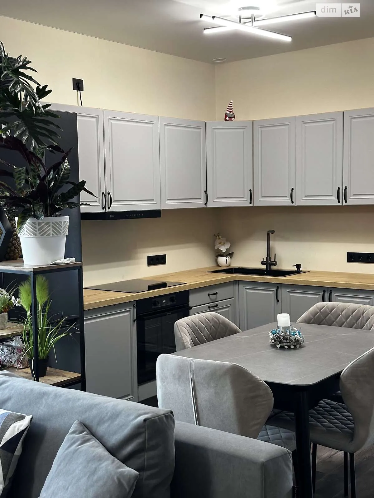 Продается одноэтажный дом 98 кв. м с гаражом, цена: 139999 $ - фото 1