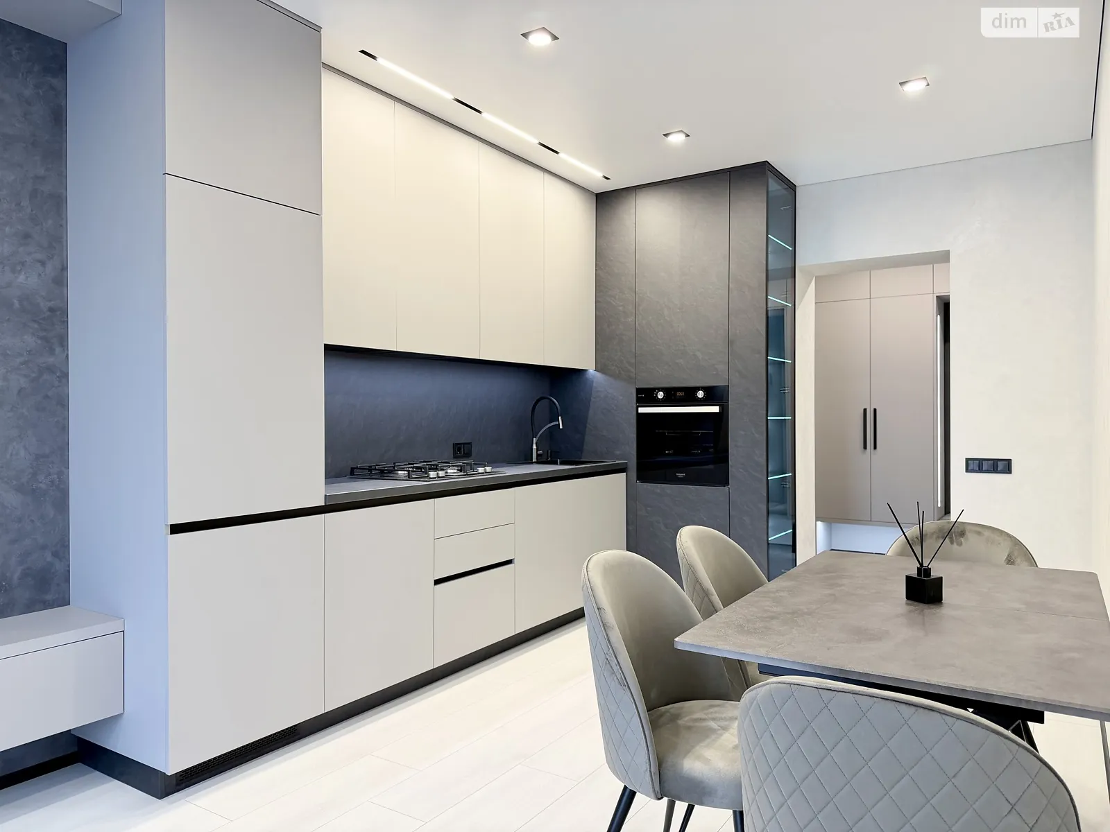 Продается 1-комнатная квартира 48 кв. м в Ровно, ул. Николая Боголюбова, 1 - фото 1