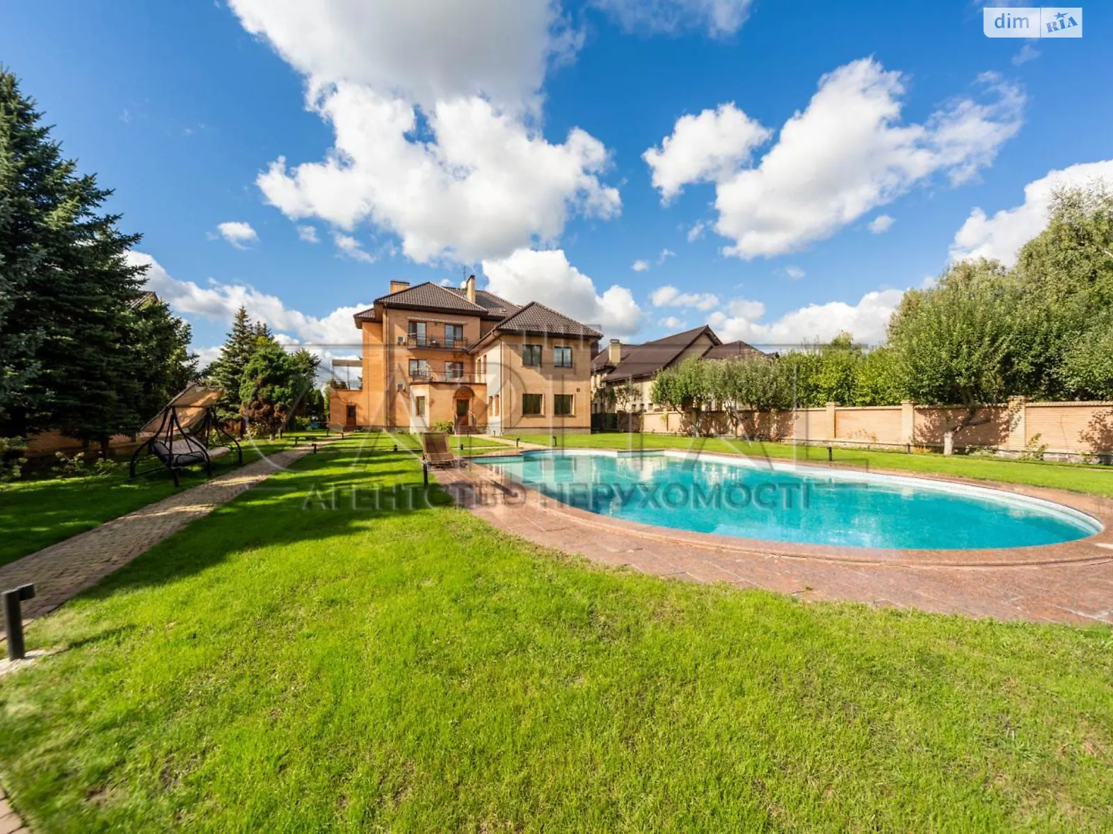 Продается дом на 3 этажа 496.6 кв. м с подвалом, цена: 405000 $ - фото 1