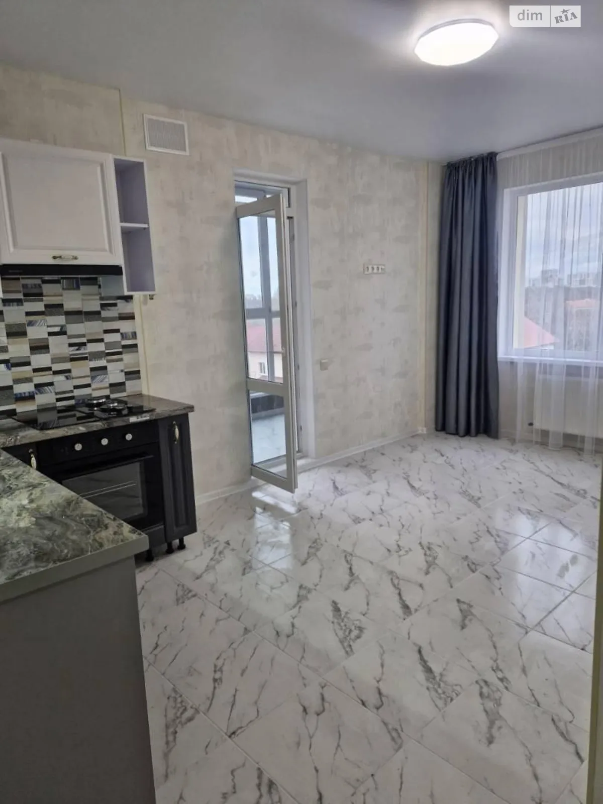 Продается 1-комнатная квартира 46 кв. м в Одессе, ул. Строительная - фото 1