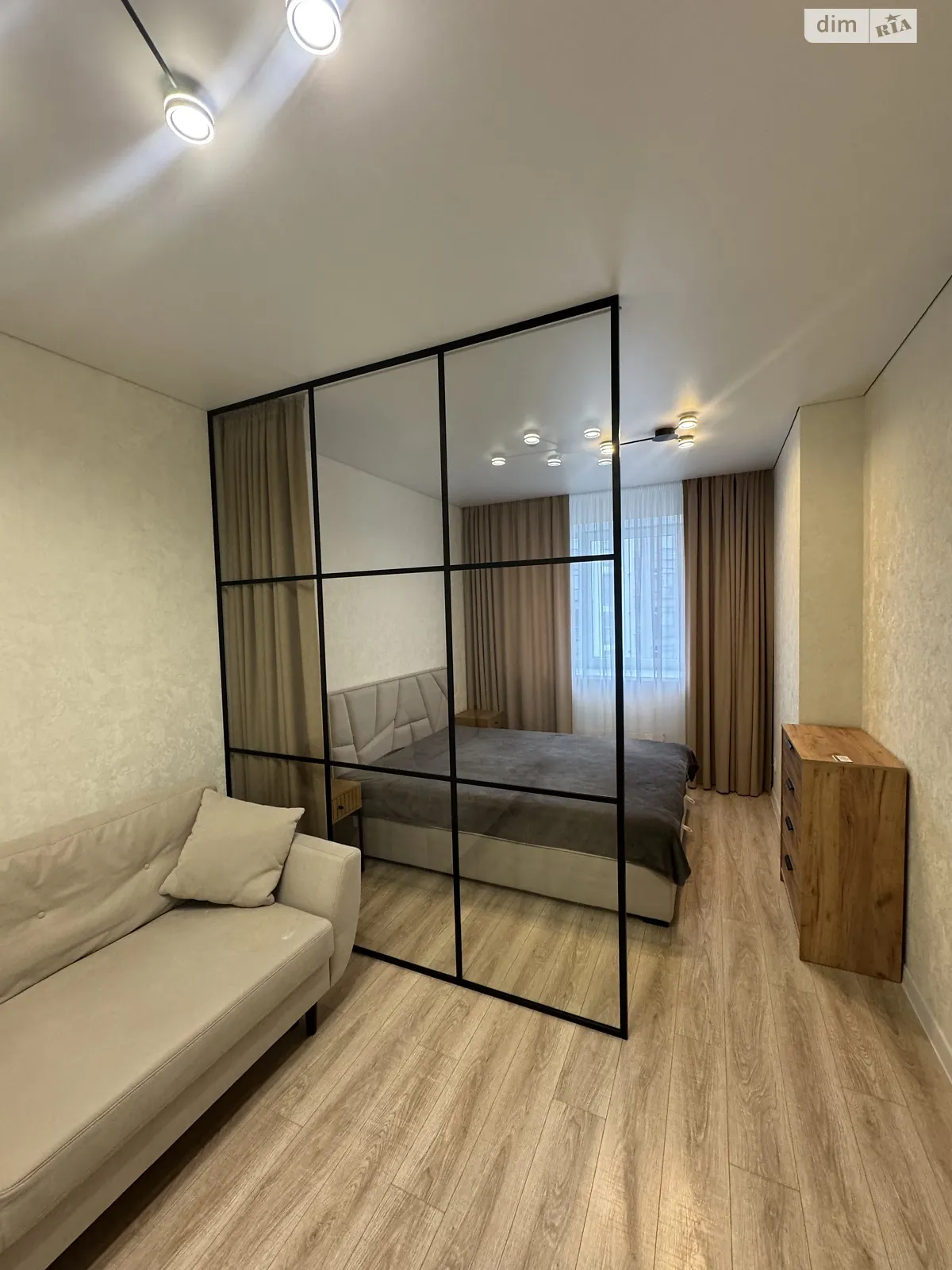 1-комнатная квартира 43 кв. м в Луцке, ул. Спутника, 14А - фото 1