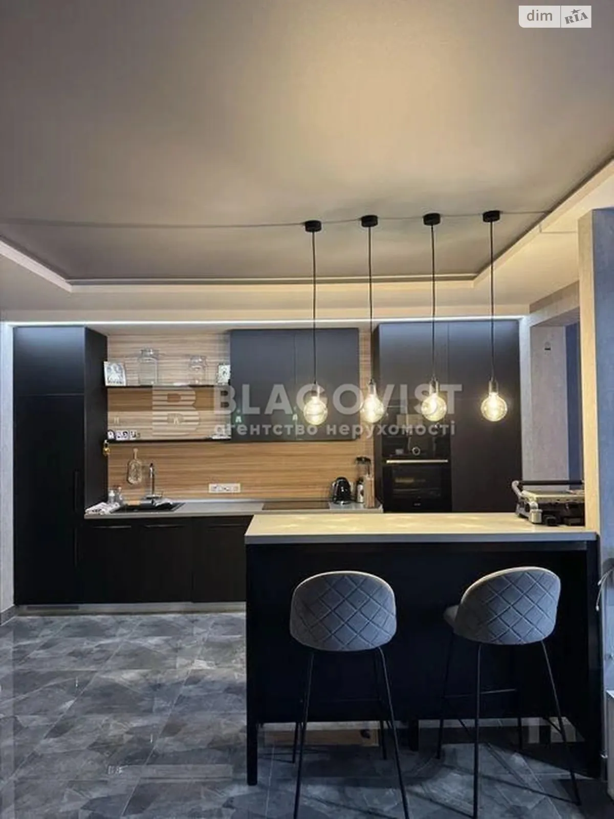 Продается 2-комнатная квартира 100 кв. м в Киеве, ул. Рижская, 2 - фото 1