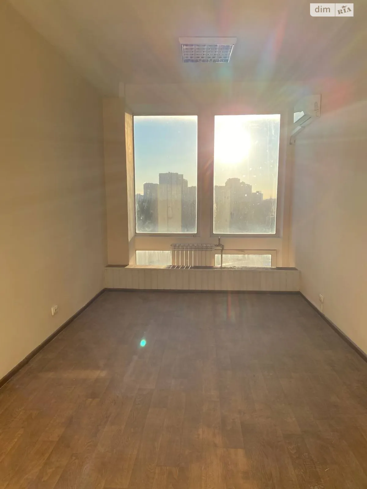 Сдается в аренду офис 23.2 кв. м в бизнес-центре, цена: 6960 грн - фото 1