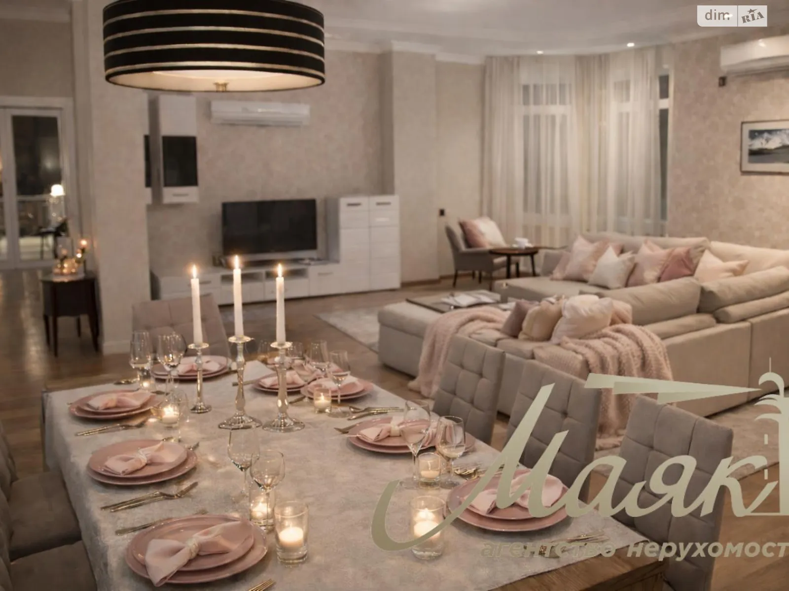 Сдается в аренду дом на 2 этажа 300 кв. м с бассейном, цена: 3000 $ - фото 1