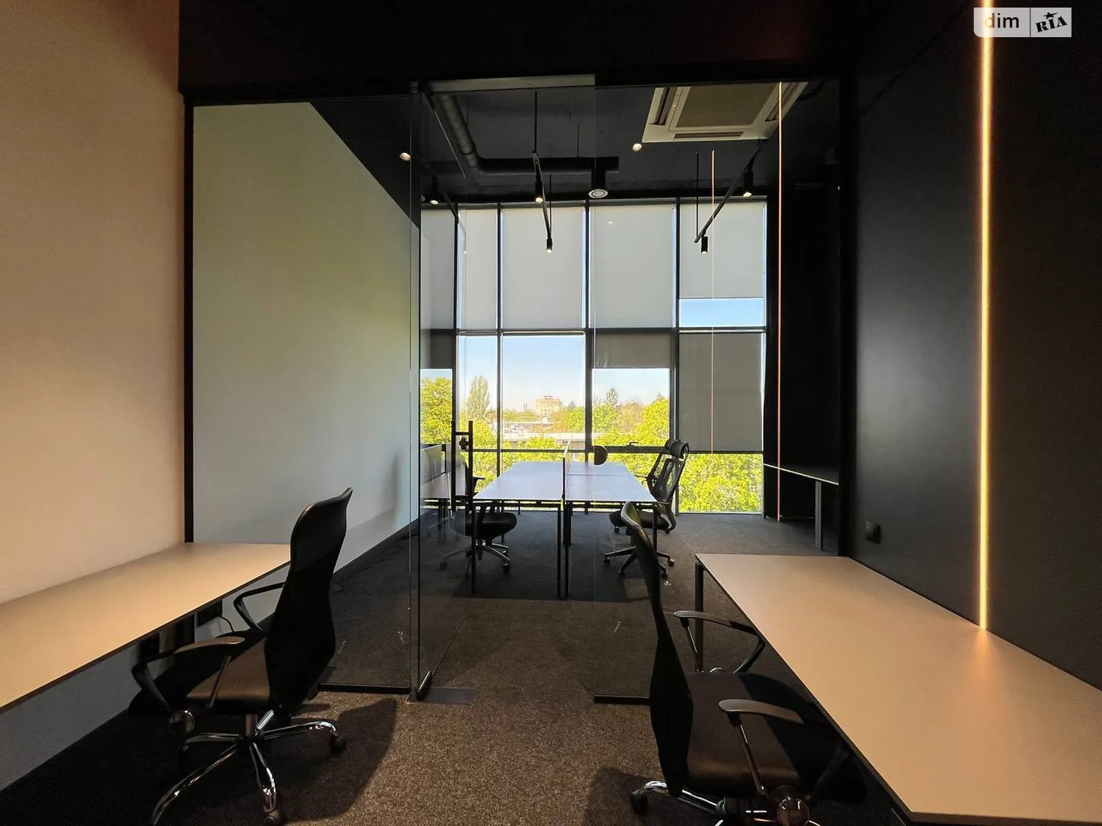 Сдается в аренду офис 20 кв. м в бизнес-центре, цена: 450 $ - фото 1